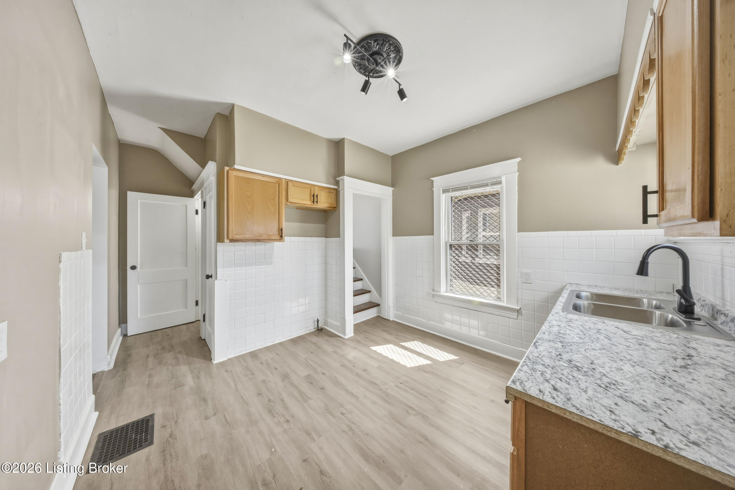 1810 Oregon Ave Property Photo 21