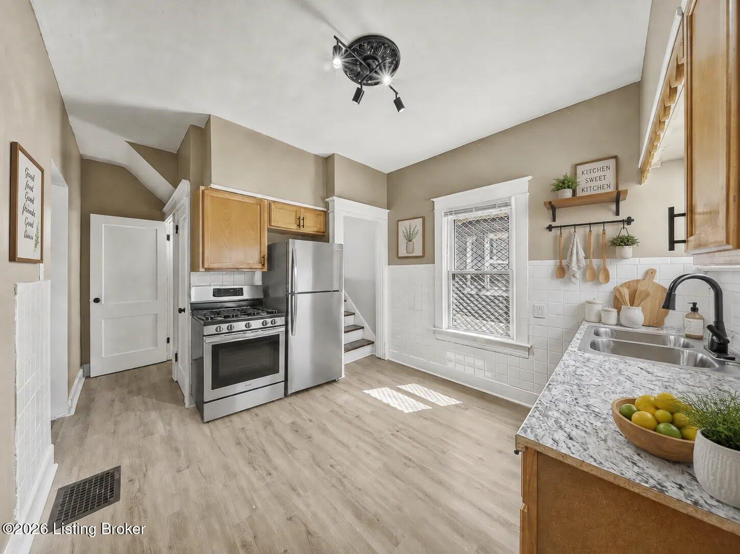 1810 Oregon Ave Property Photo 22