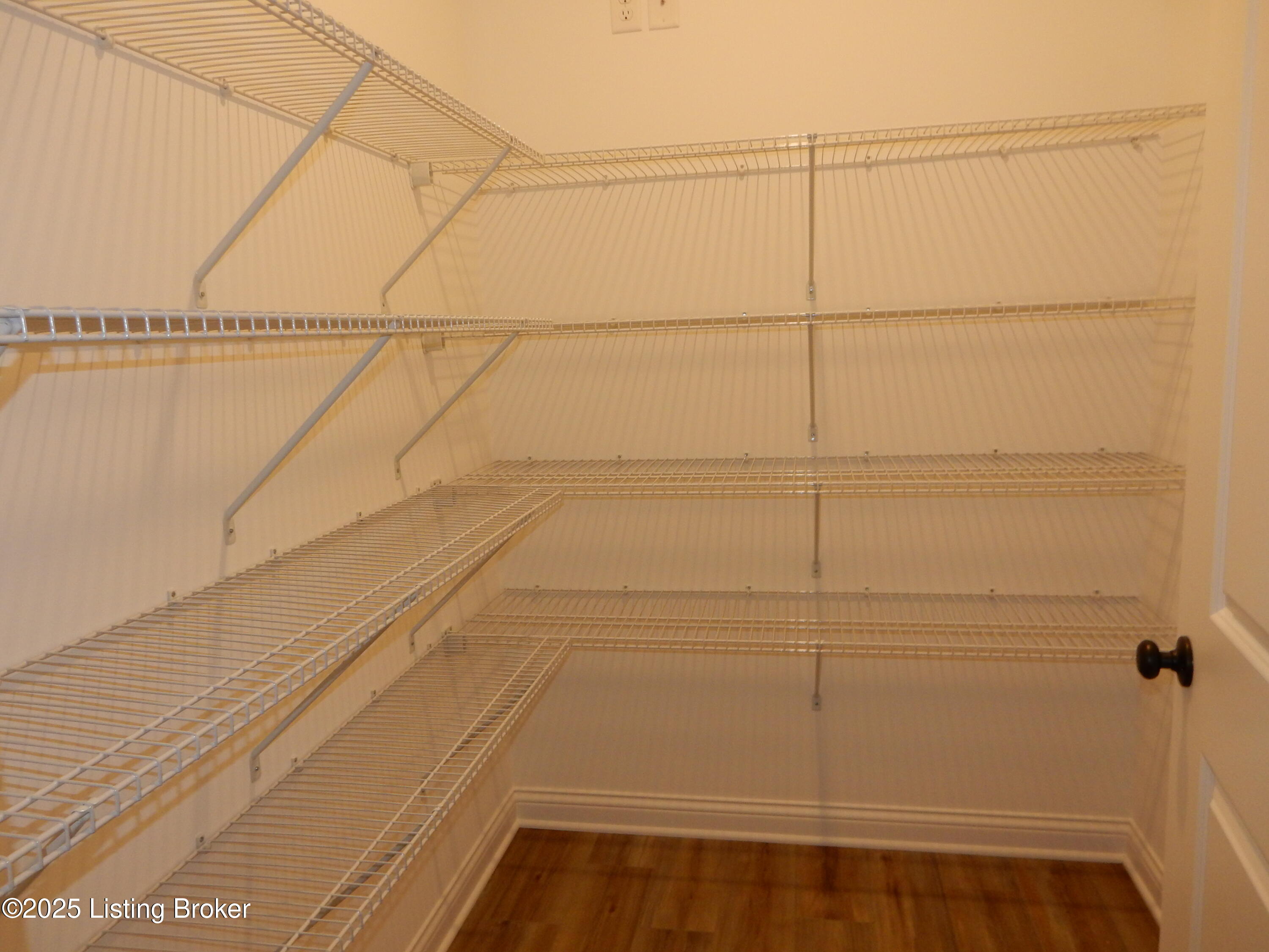178 Bullitt Creek Dr Property Photo 8