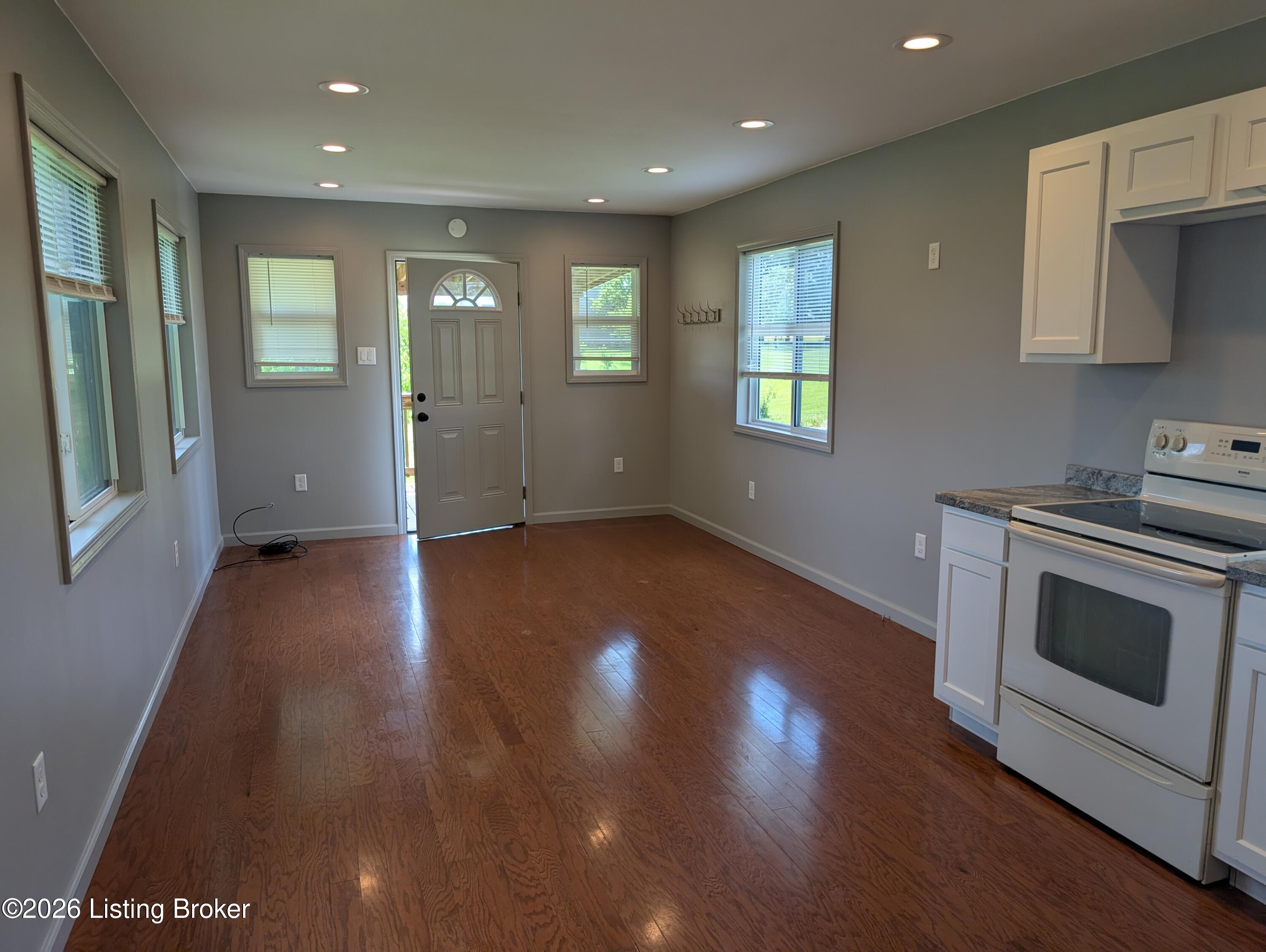 2604 E Buckeye Ln Property Photo 4