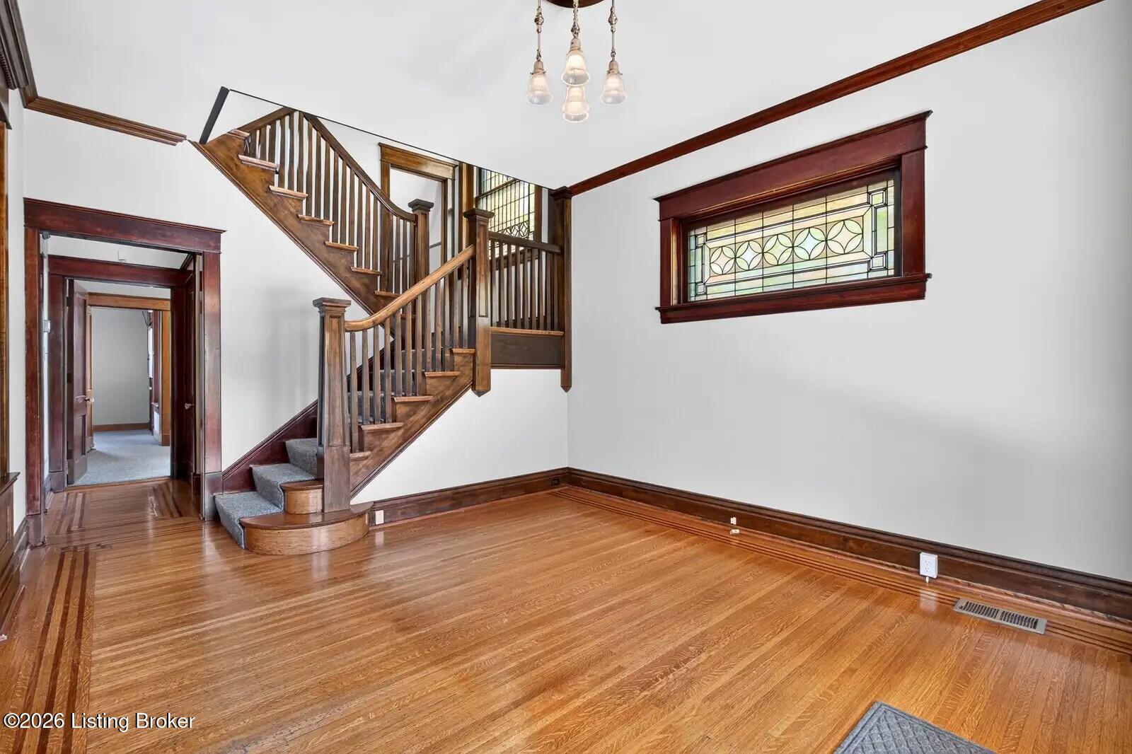 1833 Windsor Pl Property Photo 10
