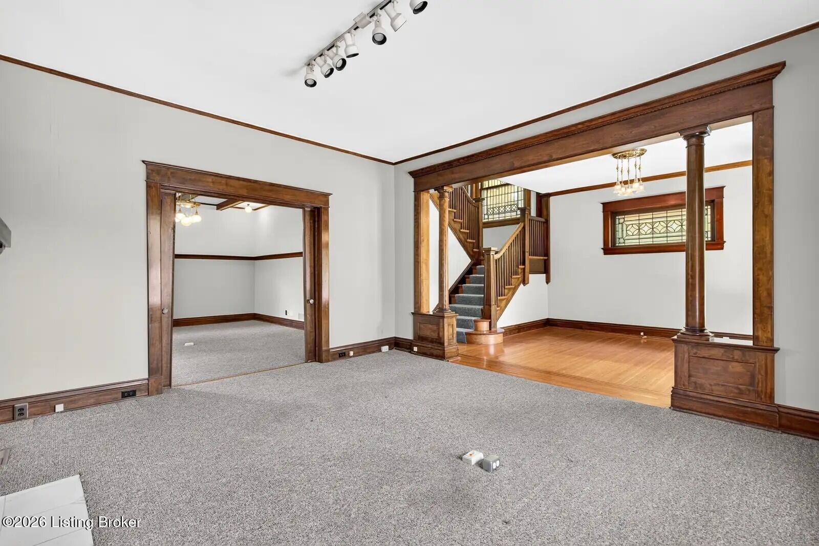 1833 Windsor Pl Property Photo 11