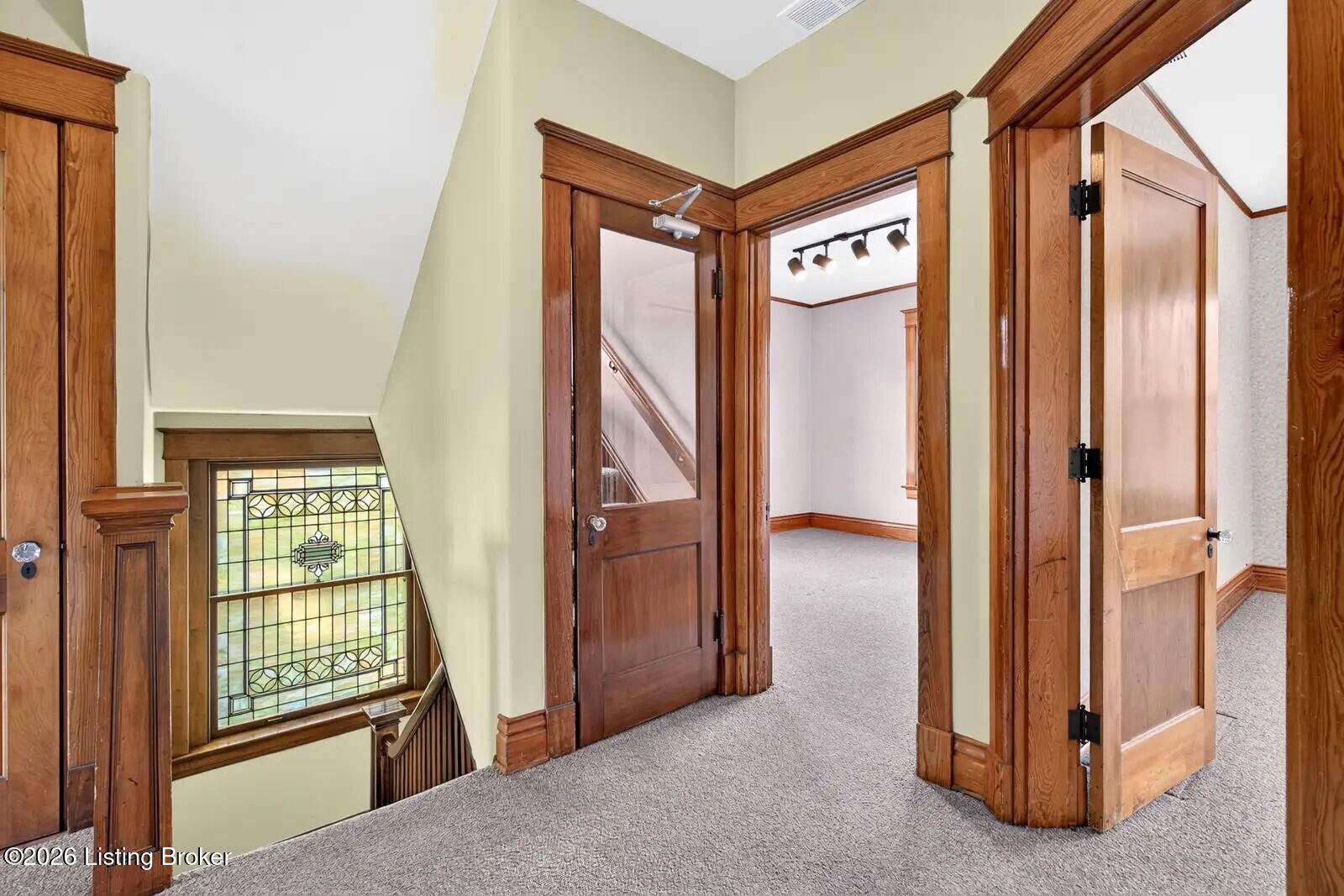 1833 Windsor Pl Property Photo 13