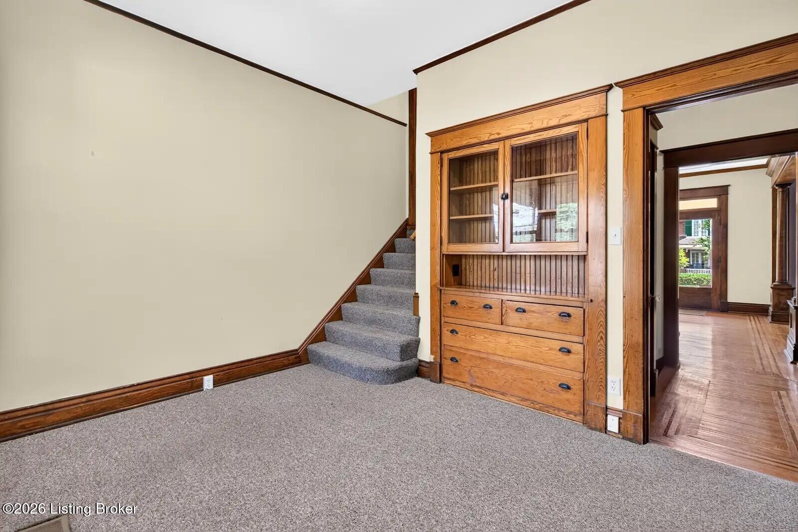 1833 Windsor Pl Property Photo 16