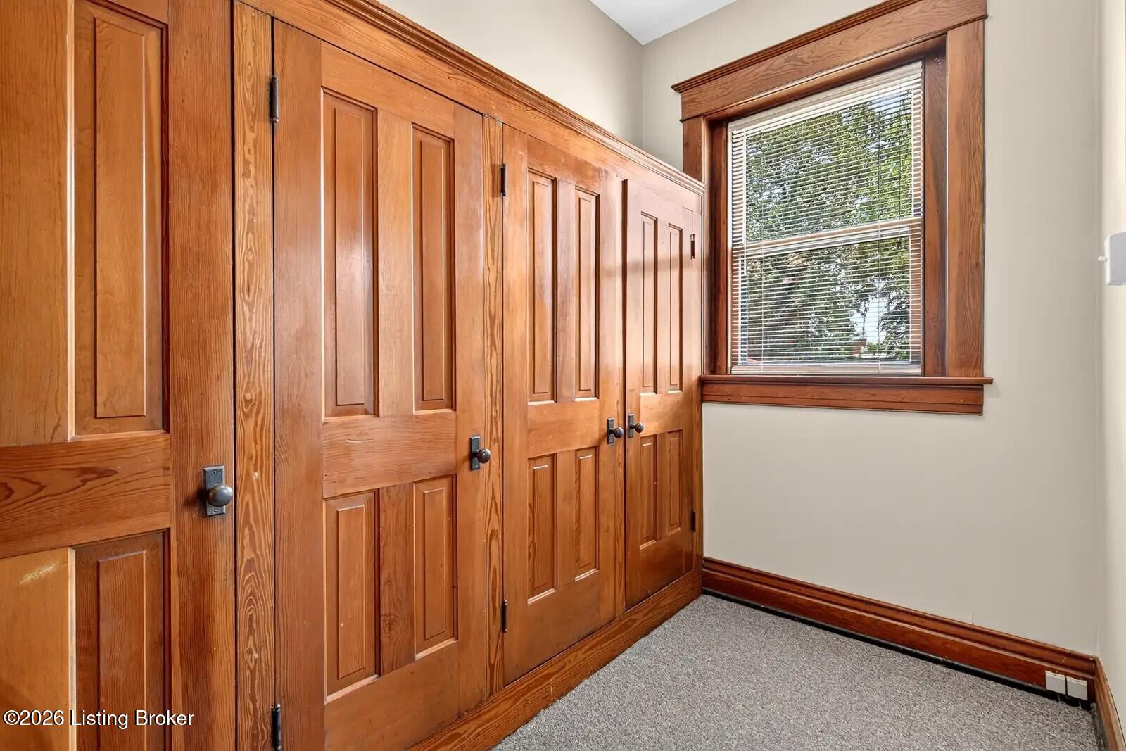 1833 Windsor Pl Property Photo 17