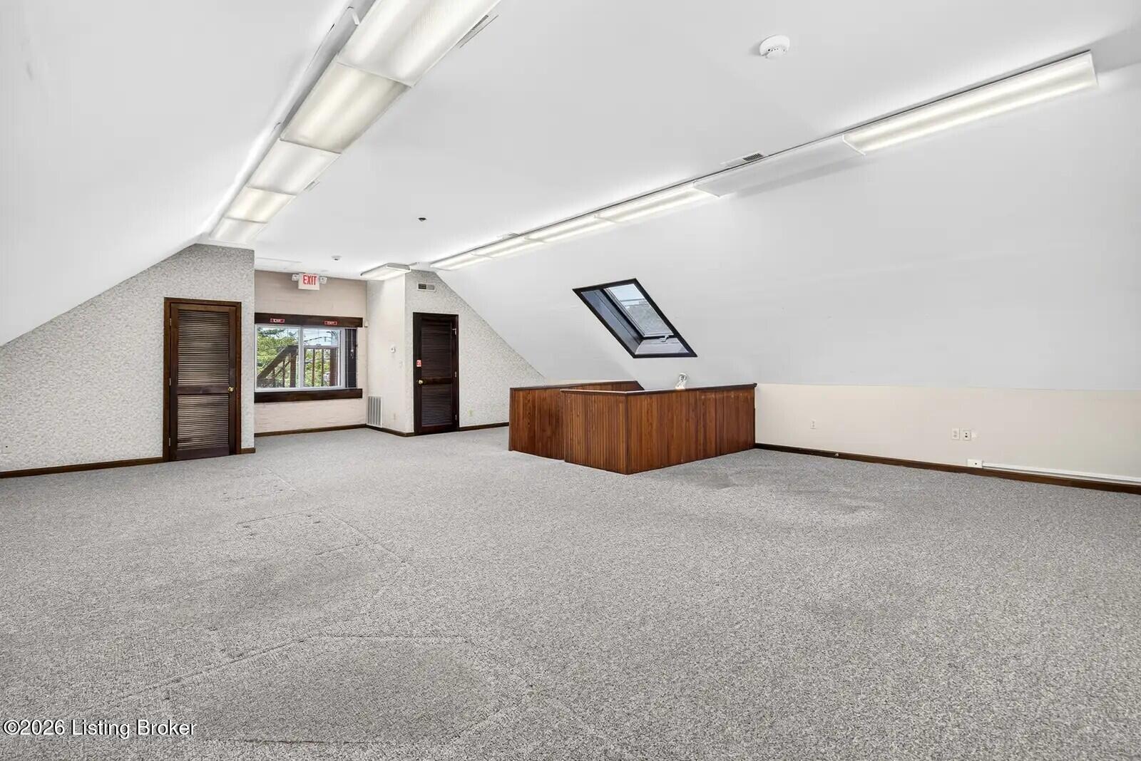 1833 Windsor Pl Property Photo 18