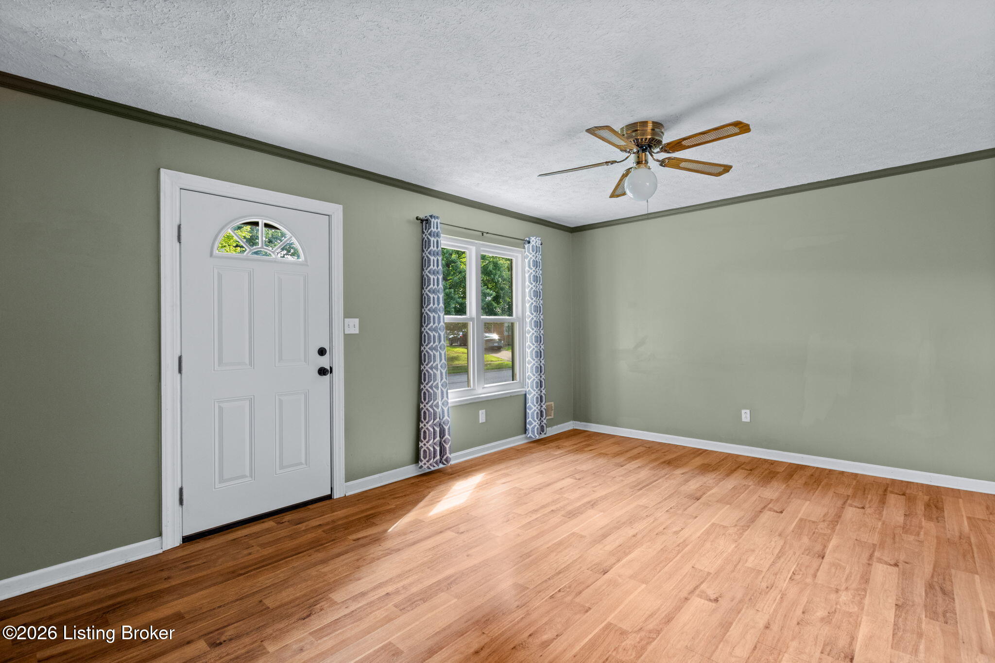 10200 Waycross Ave Property Photo 4