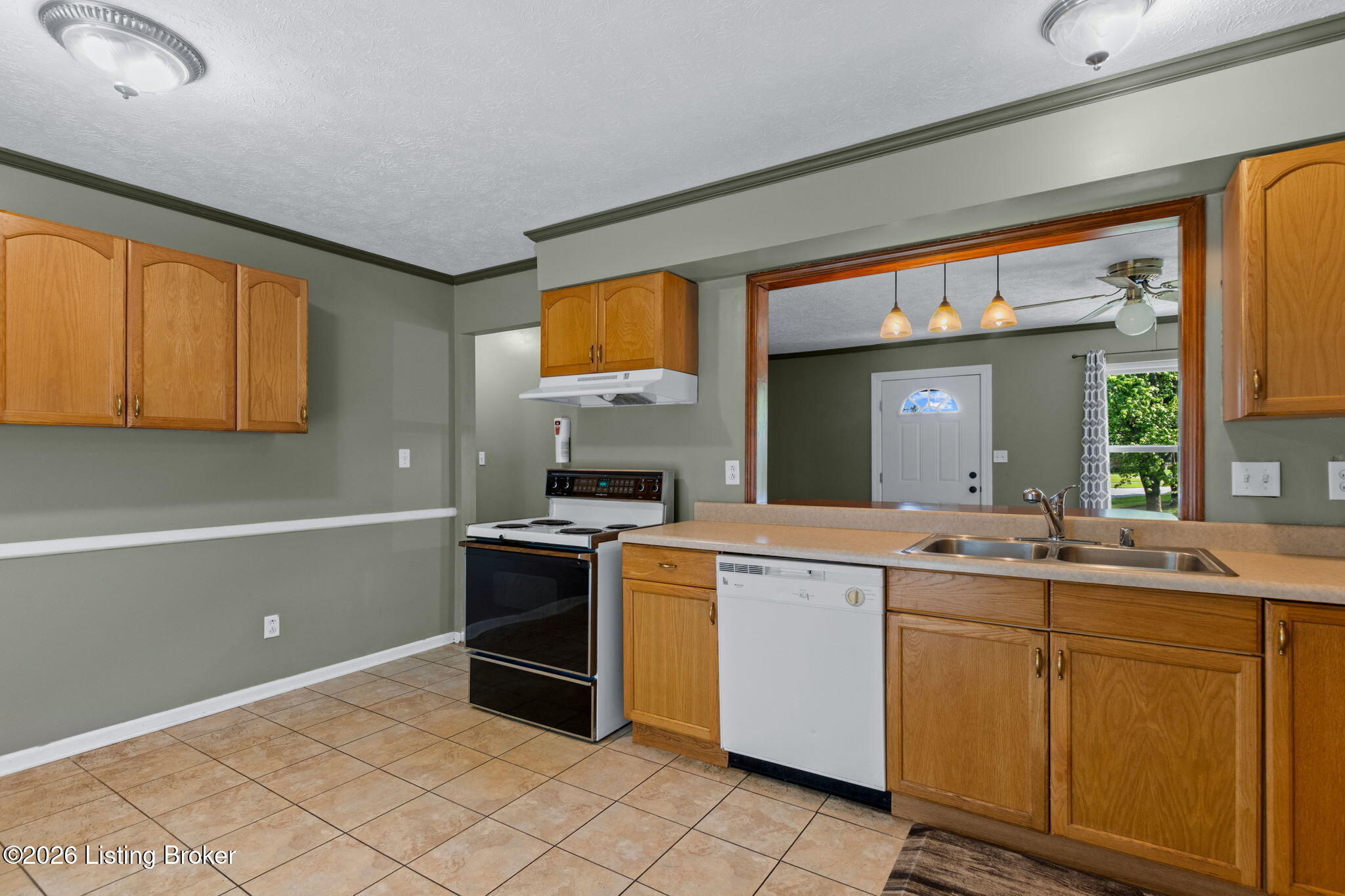 10200 Waycross Ave Property Photo 11