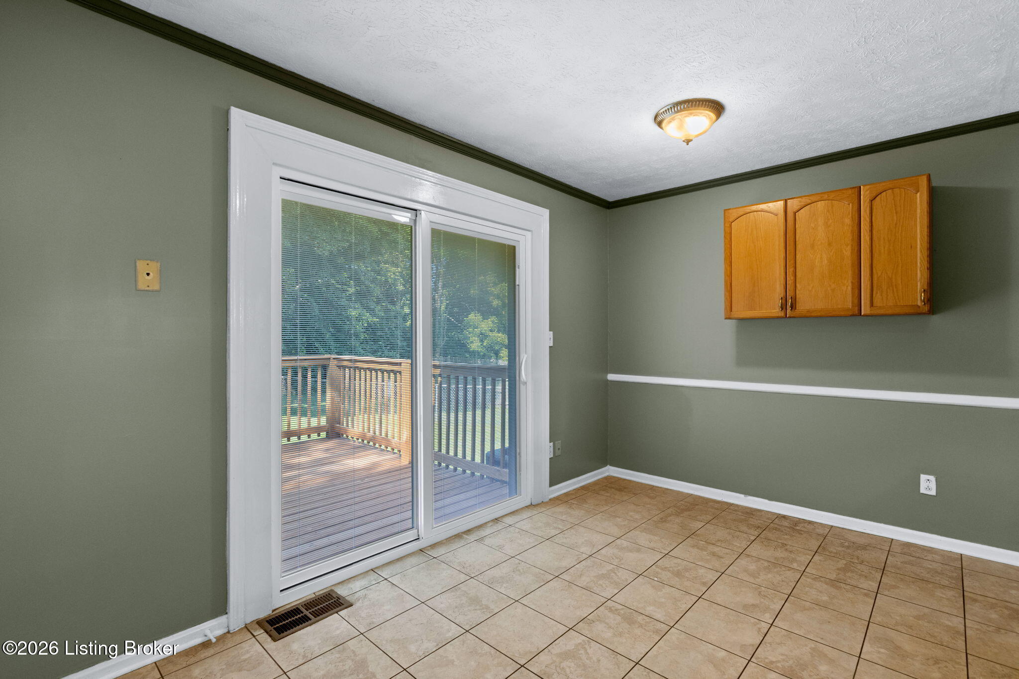 10200 Waycross Ave Property Photo 14