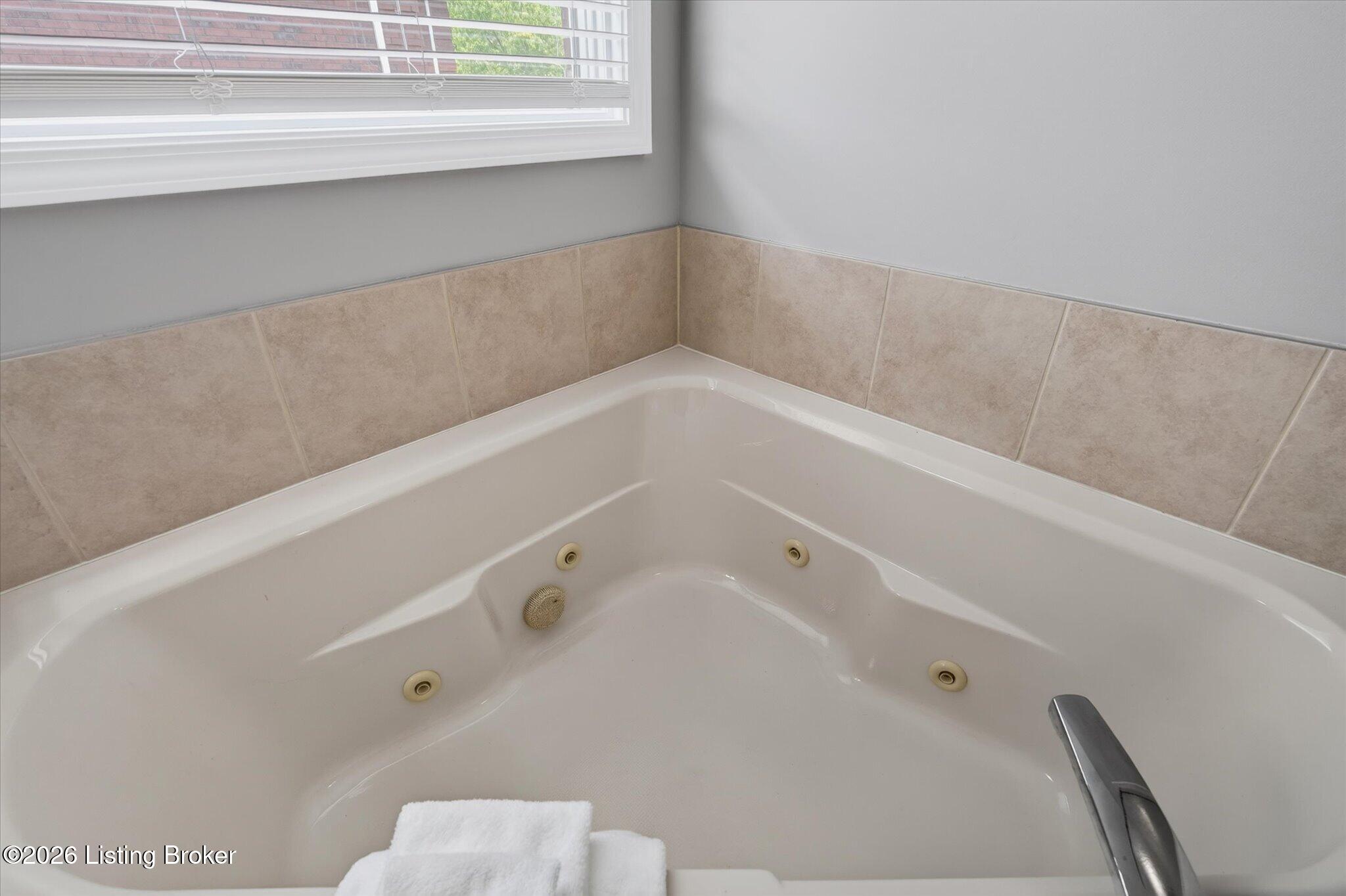 9707 Forestwood Dr Property Photo 32