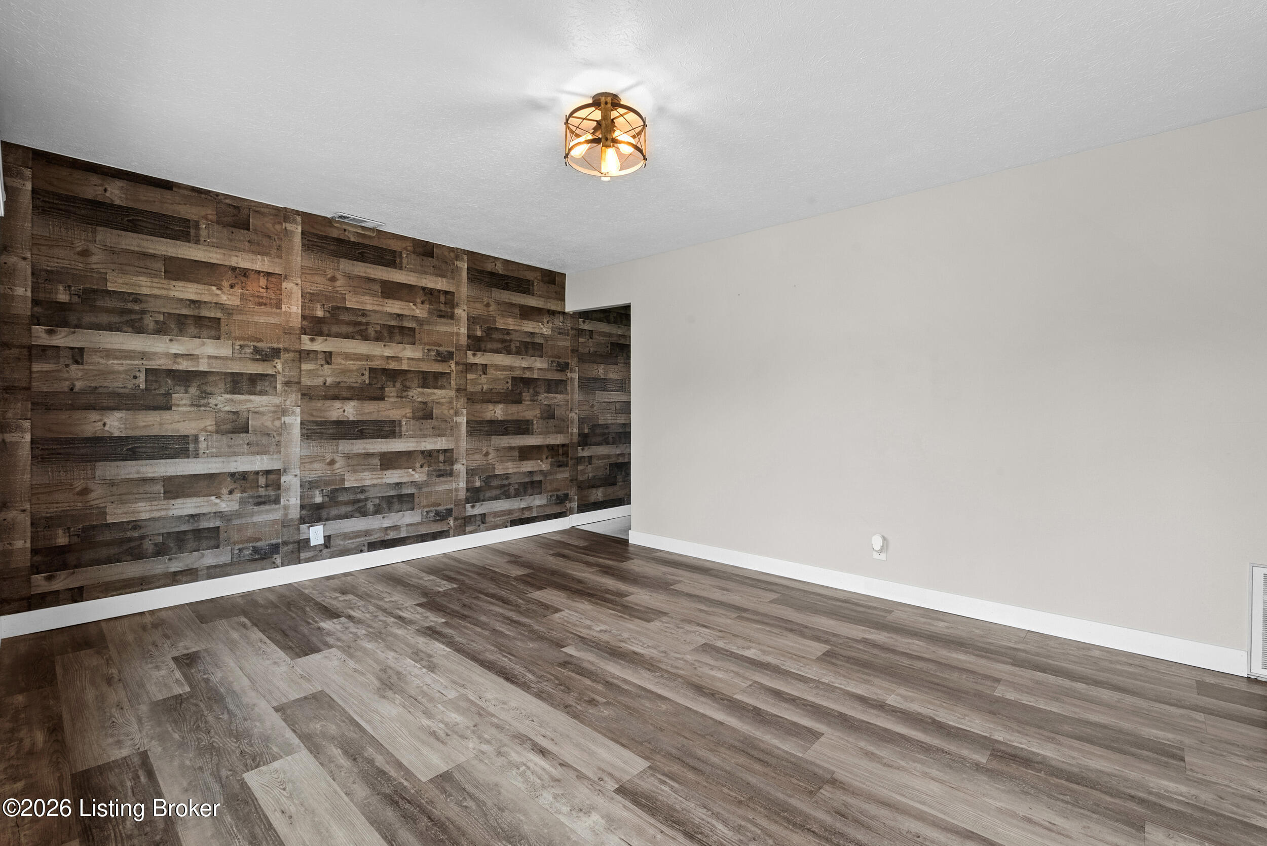 2840 Elam Dr Property Photo 5