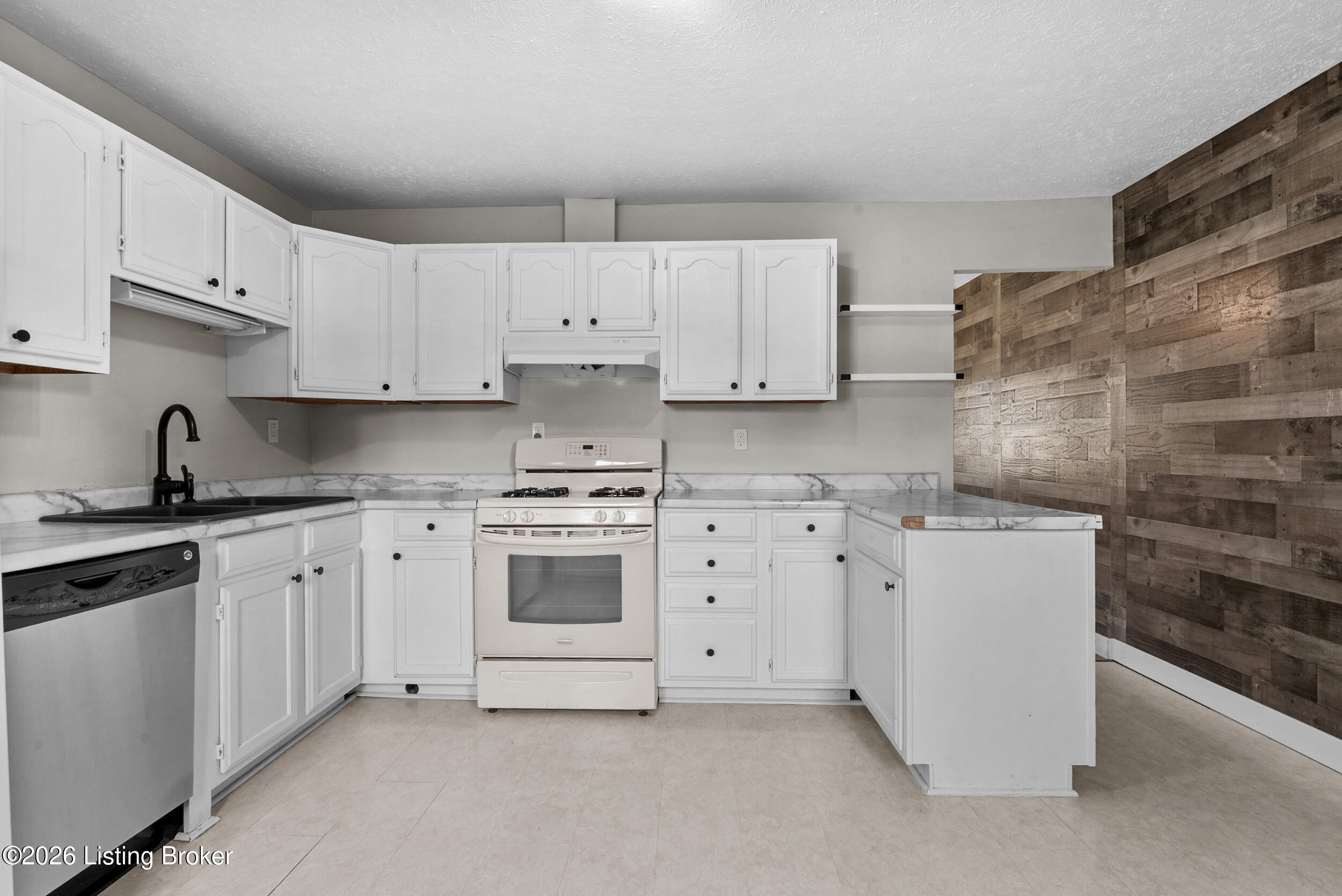 2840 Elam Dr Property Photo 10
