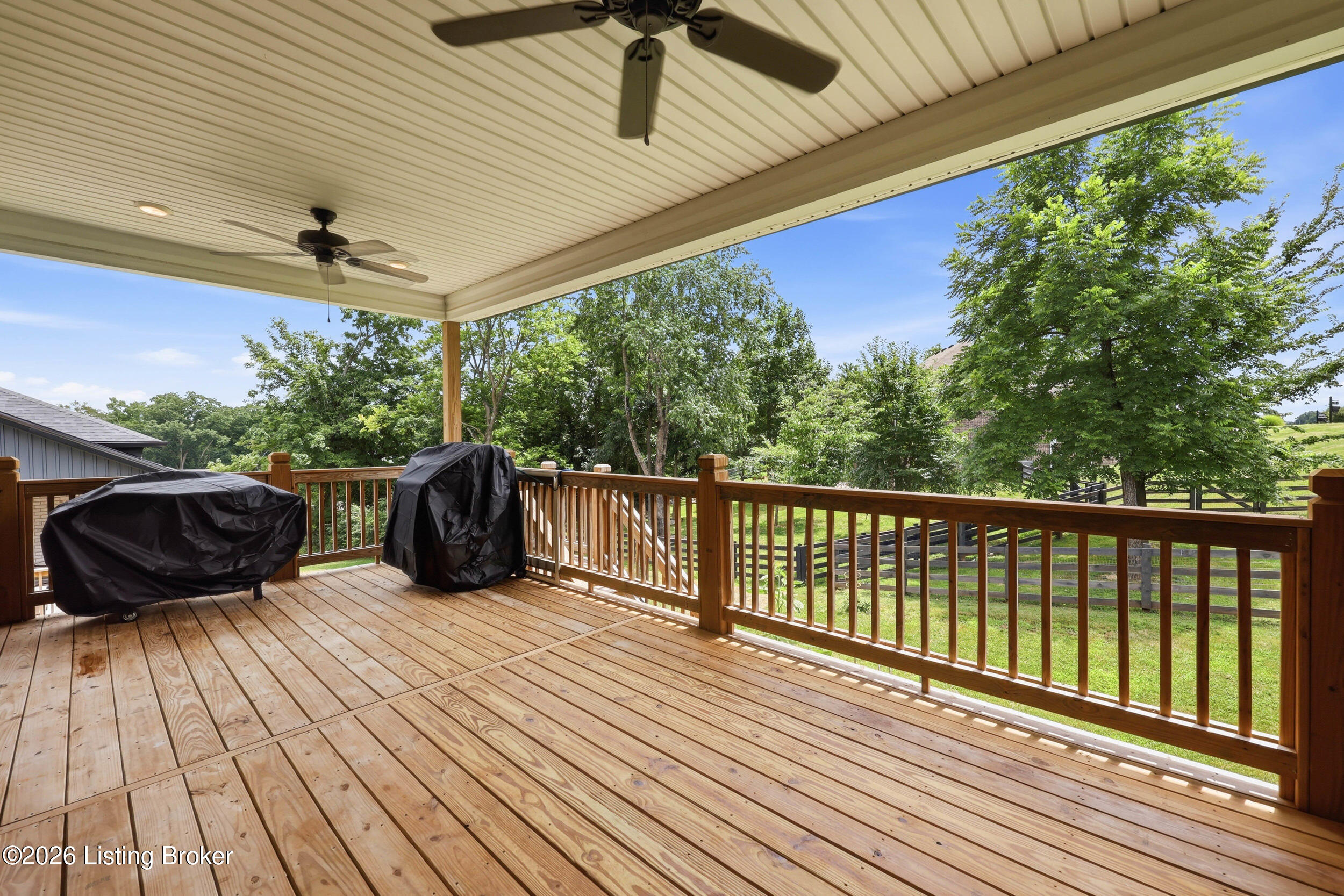 139 Wooded Glen Dr Property Photo 3