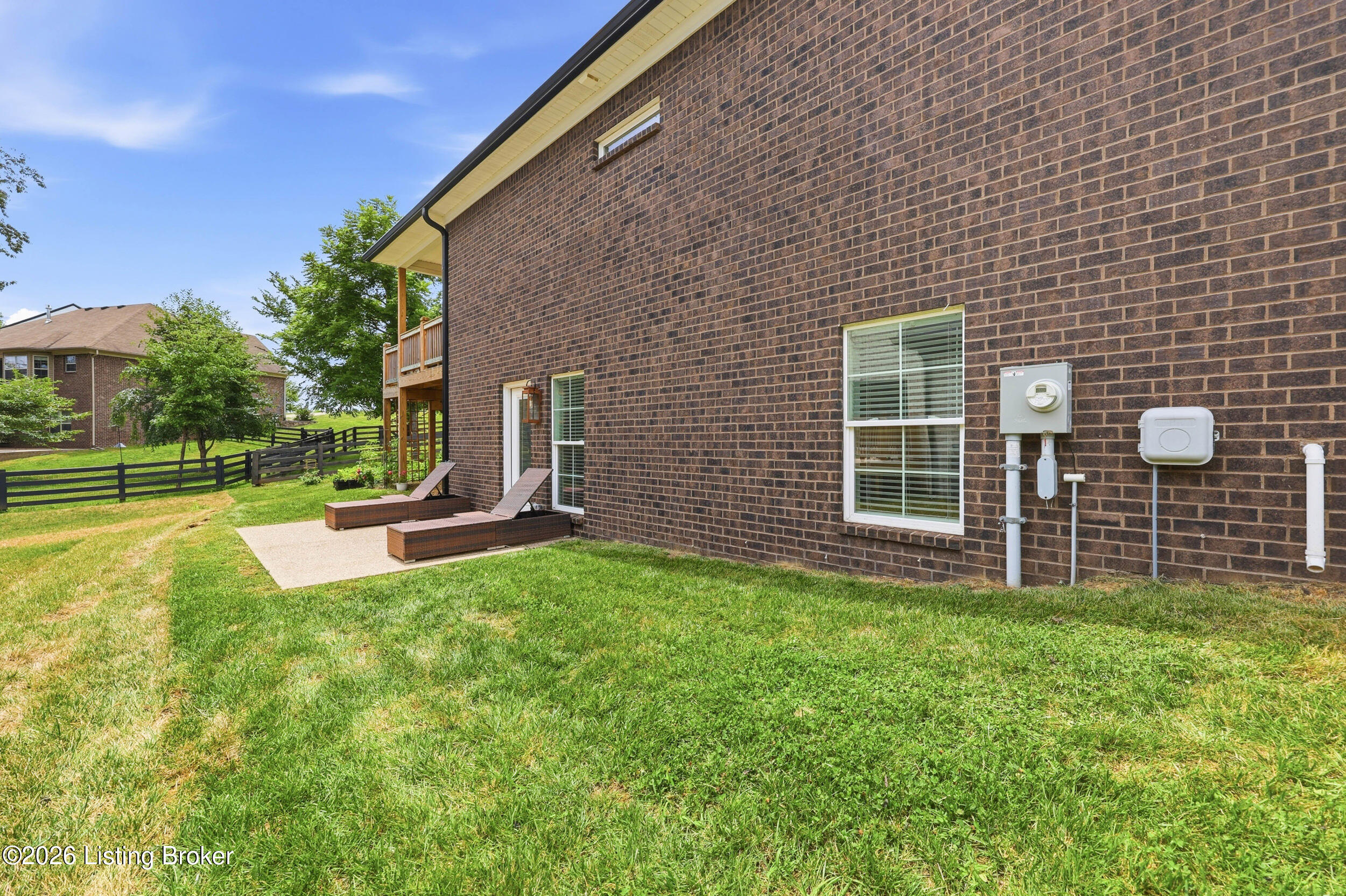 139 Wooded Glen Dr Property Photo 4