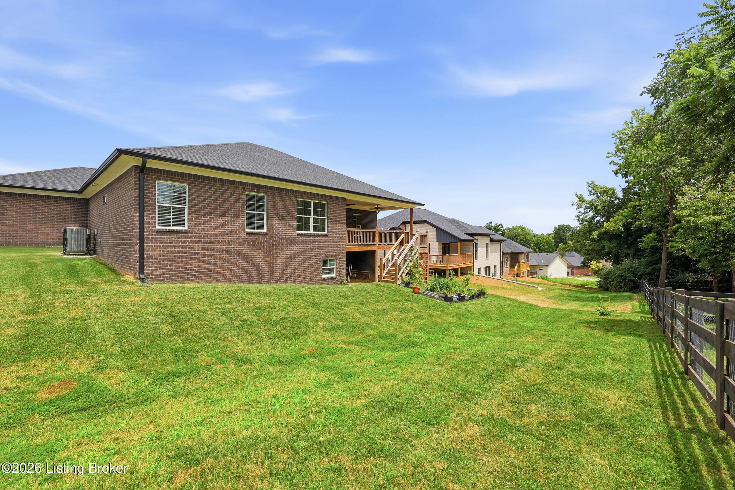 139 Wooded Glen Dr Property Photo 8
