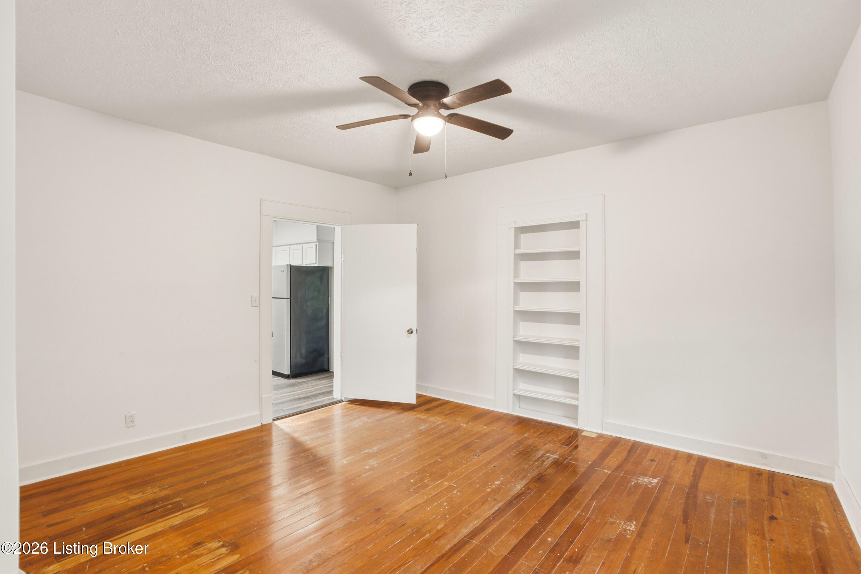 5858 S Main St Property Photo 9
