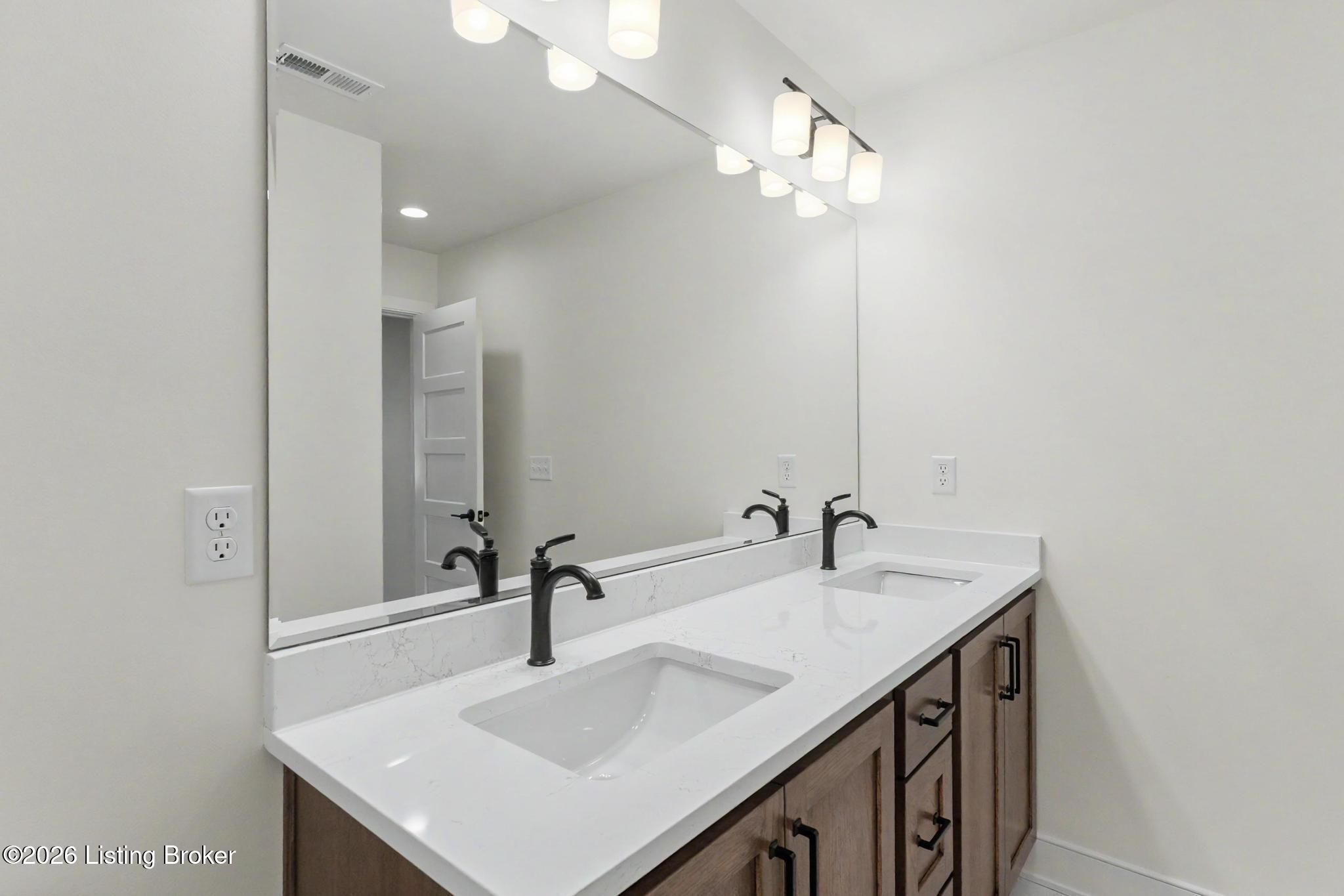 4000 Paramont Commons Blvd Property Photo 43