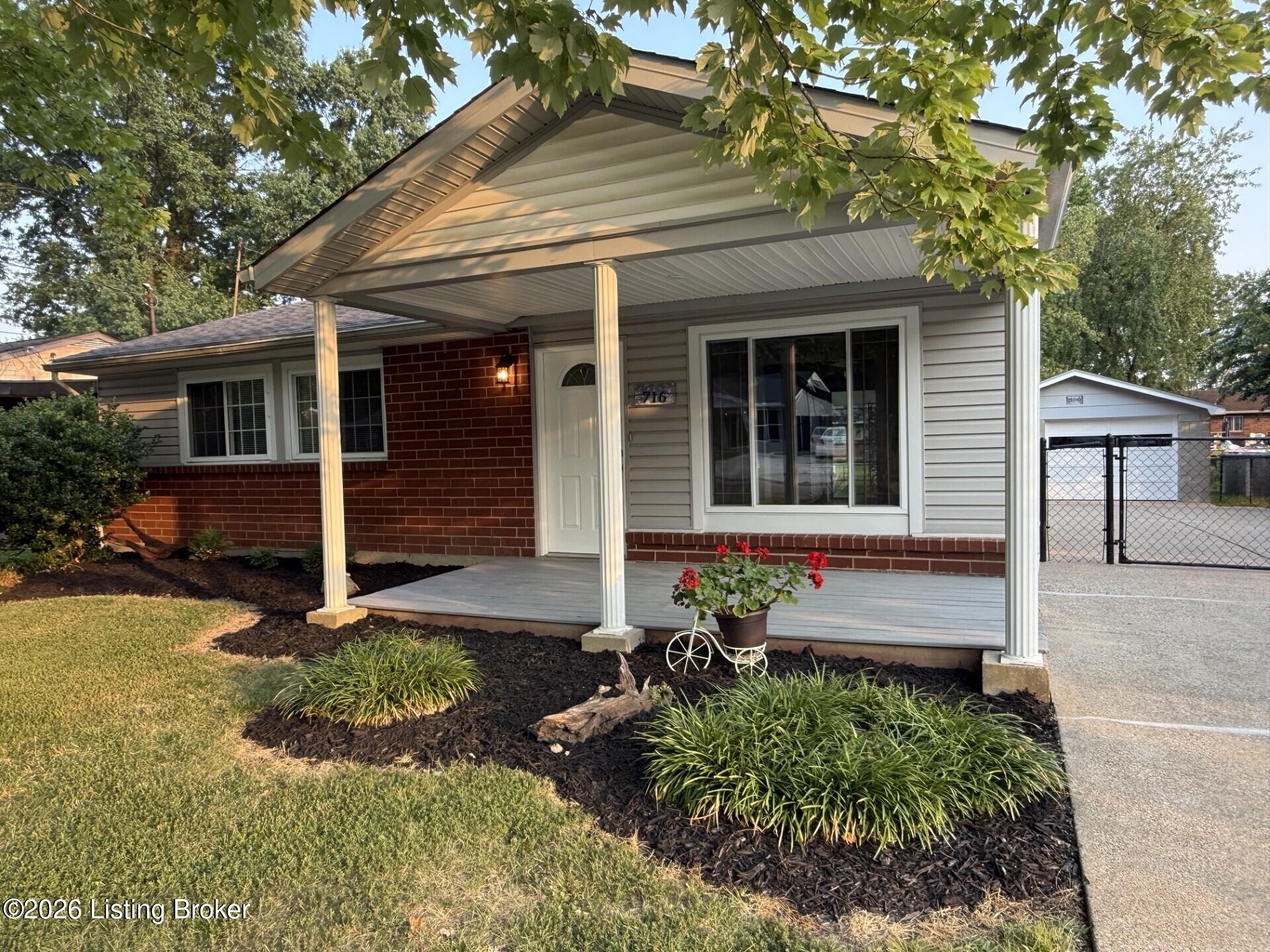 716 Glengarry Dr Property Photo 29