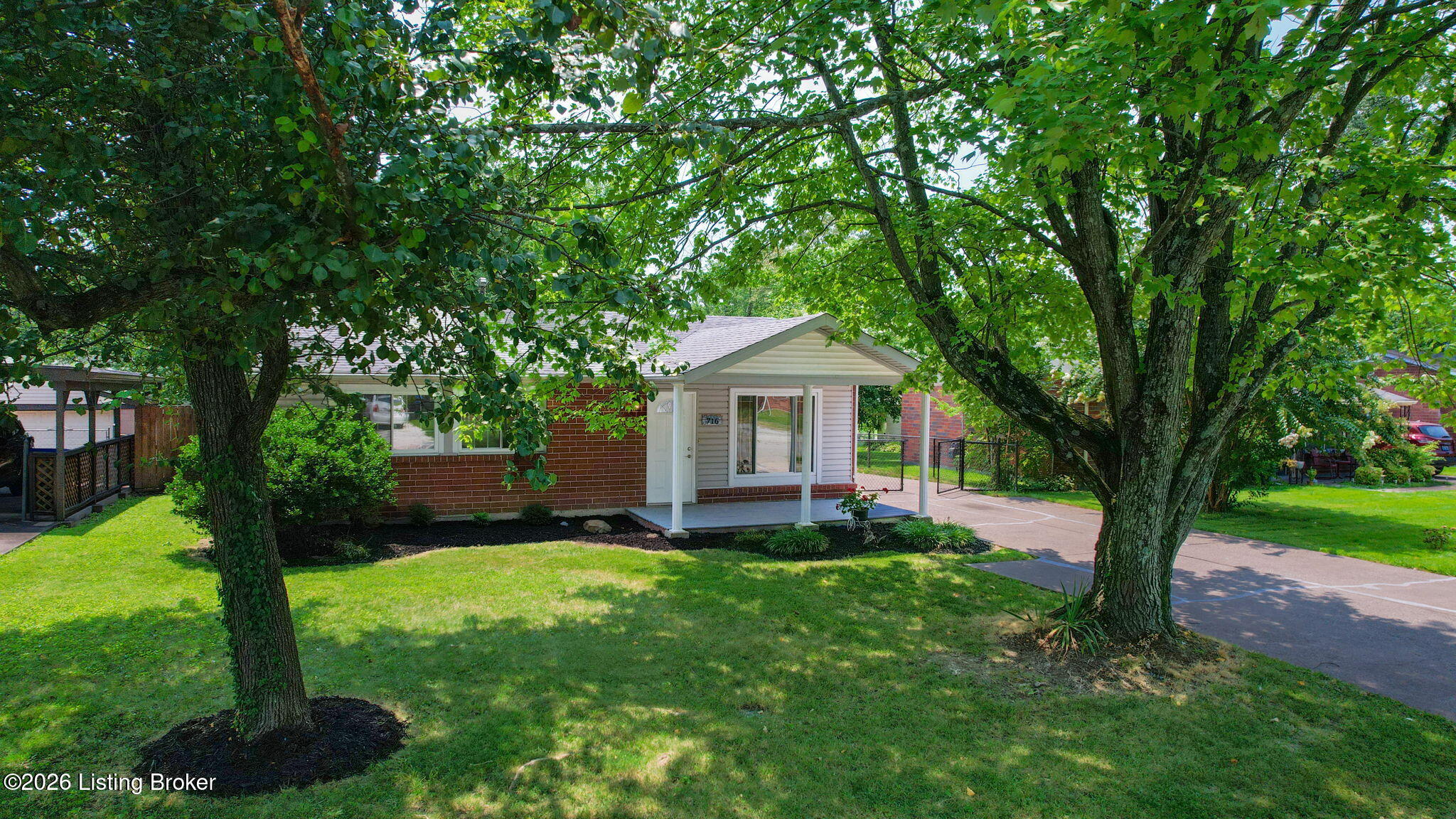 716 Glengarry Dr Property Photo 37