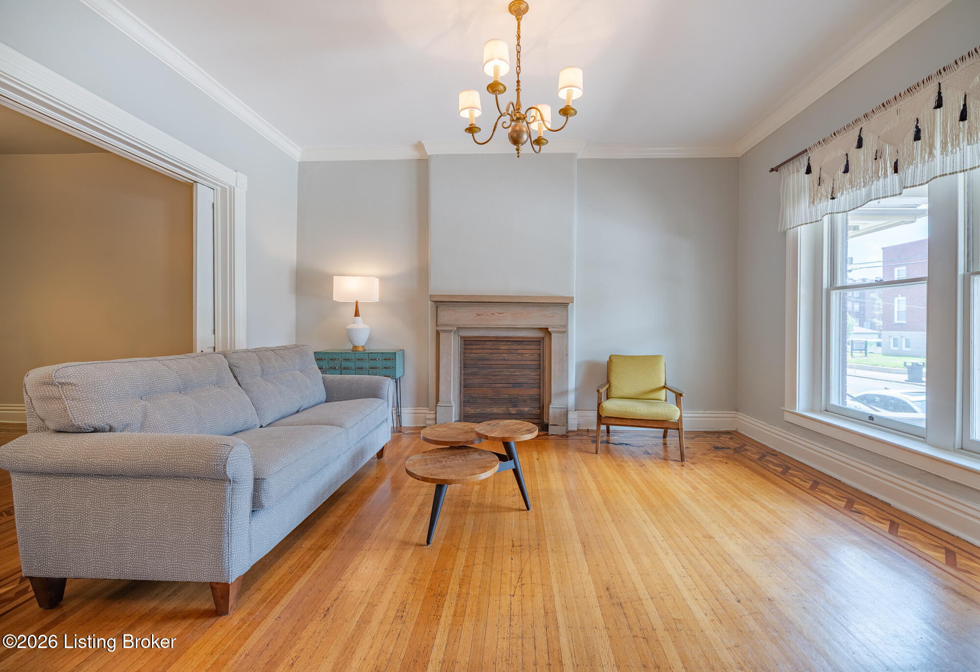 509 W Hill St Property Photo 8