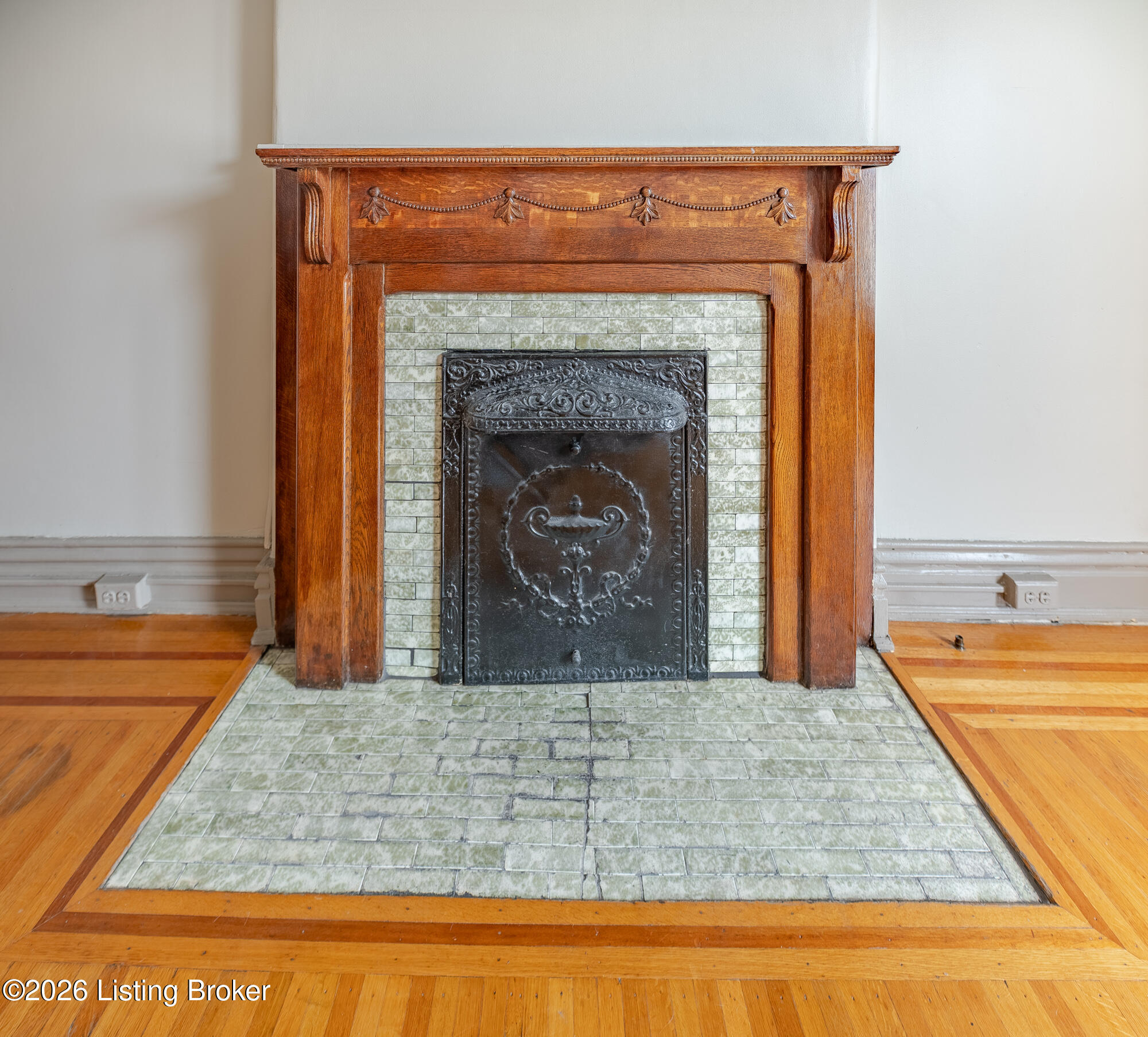 509 W Hill St Property Photo 18