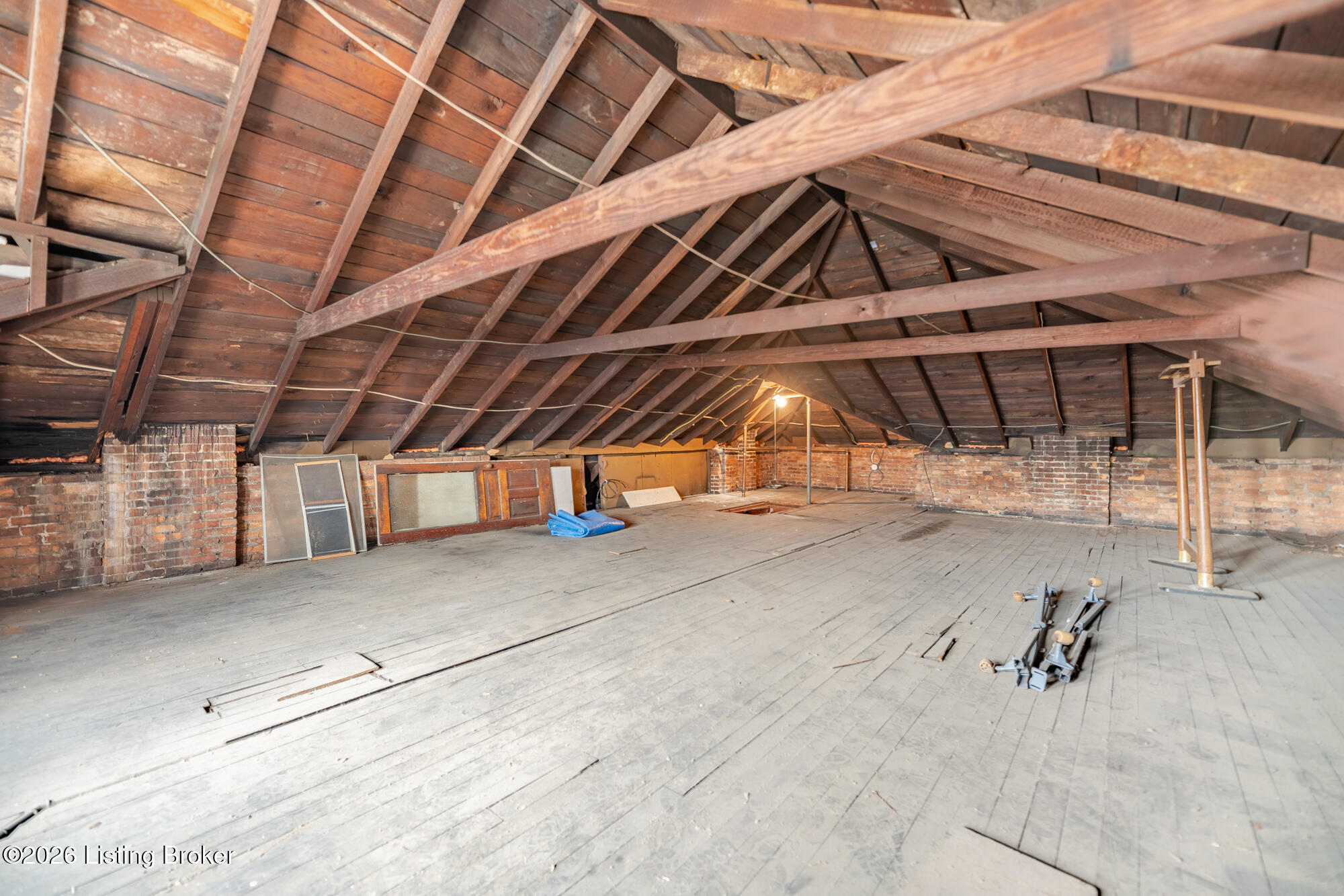 509 W Hill St Property Photo 26