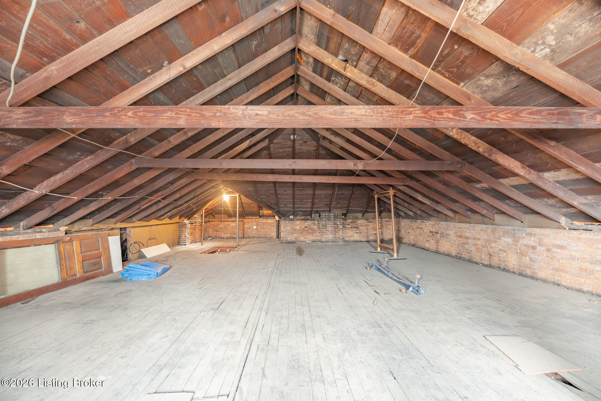 509 W Hill St Property Photo 27