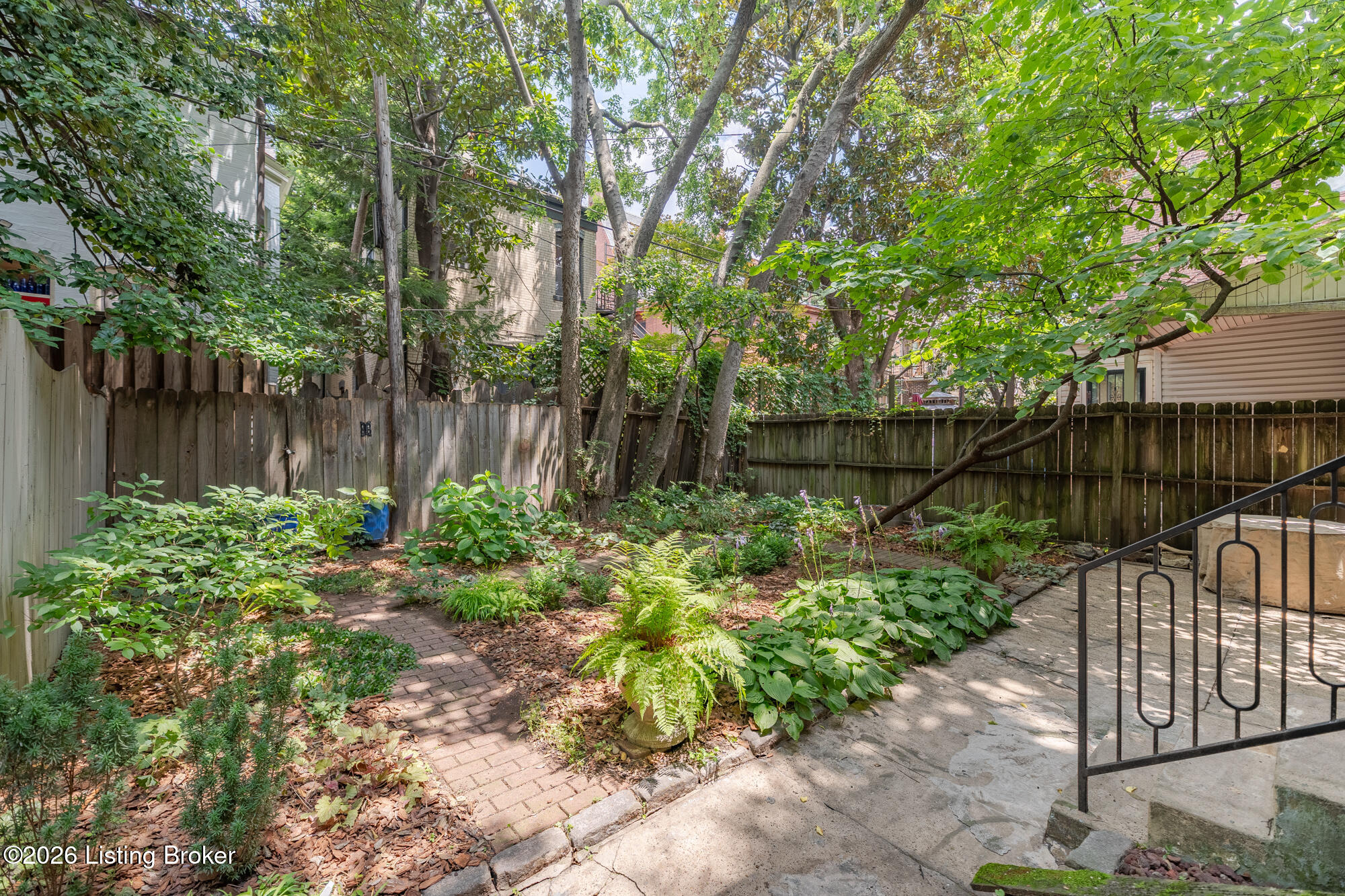 509 W Hill St Property Photo 28