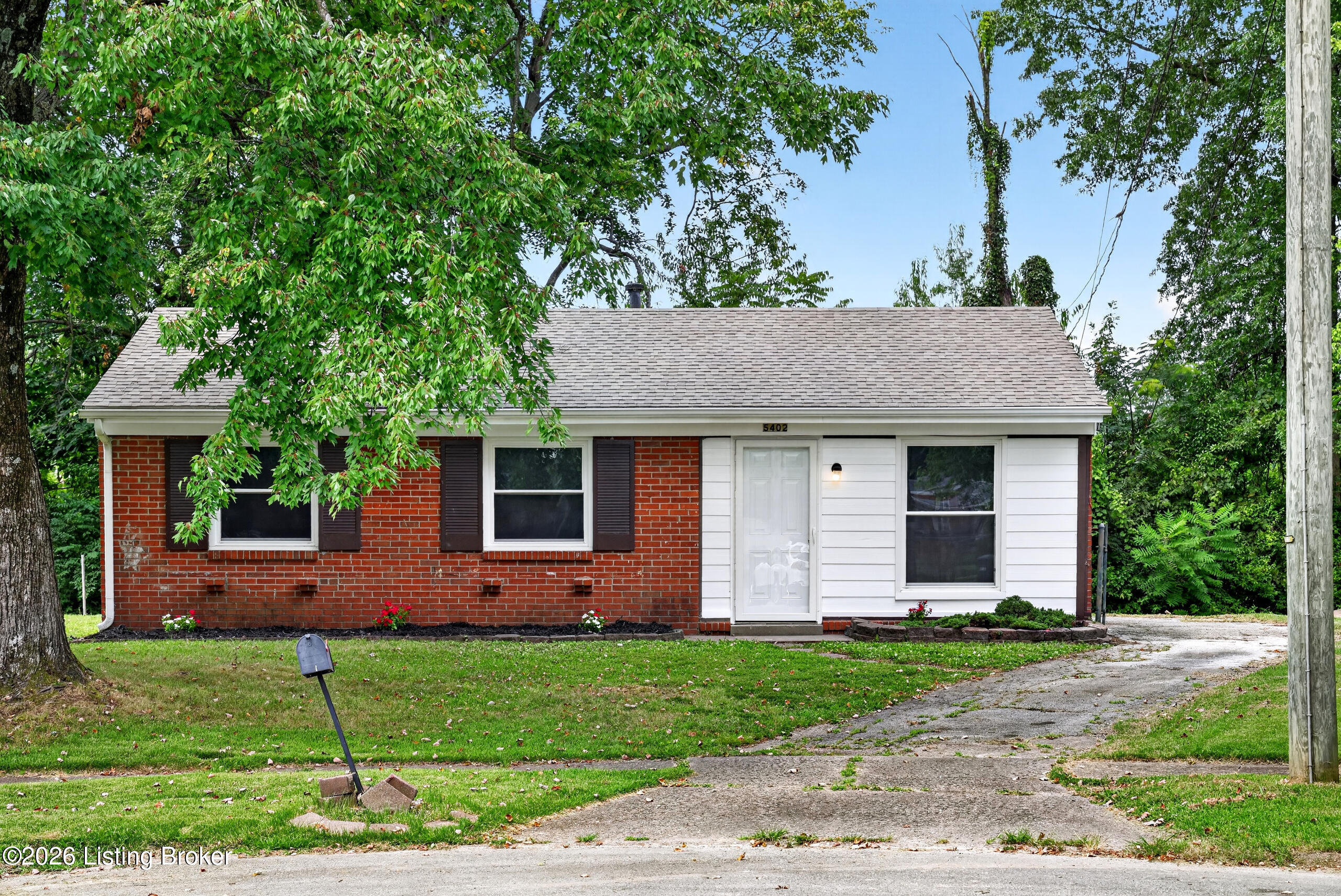 5402 Lagoona Dr Property Photo 1