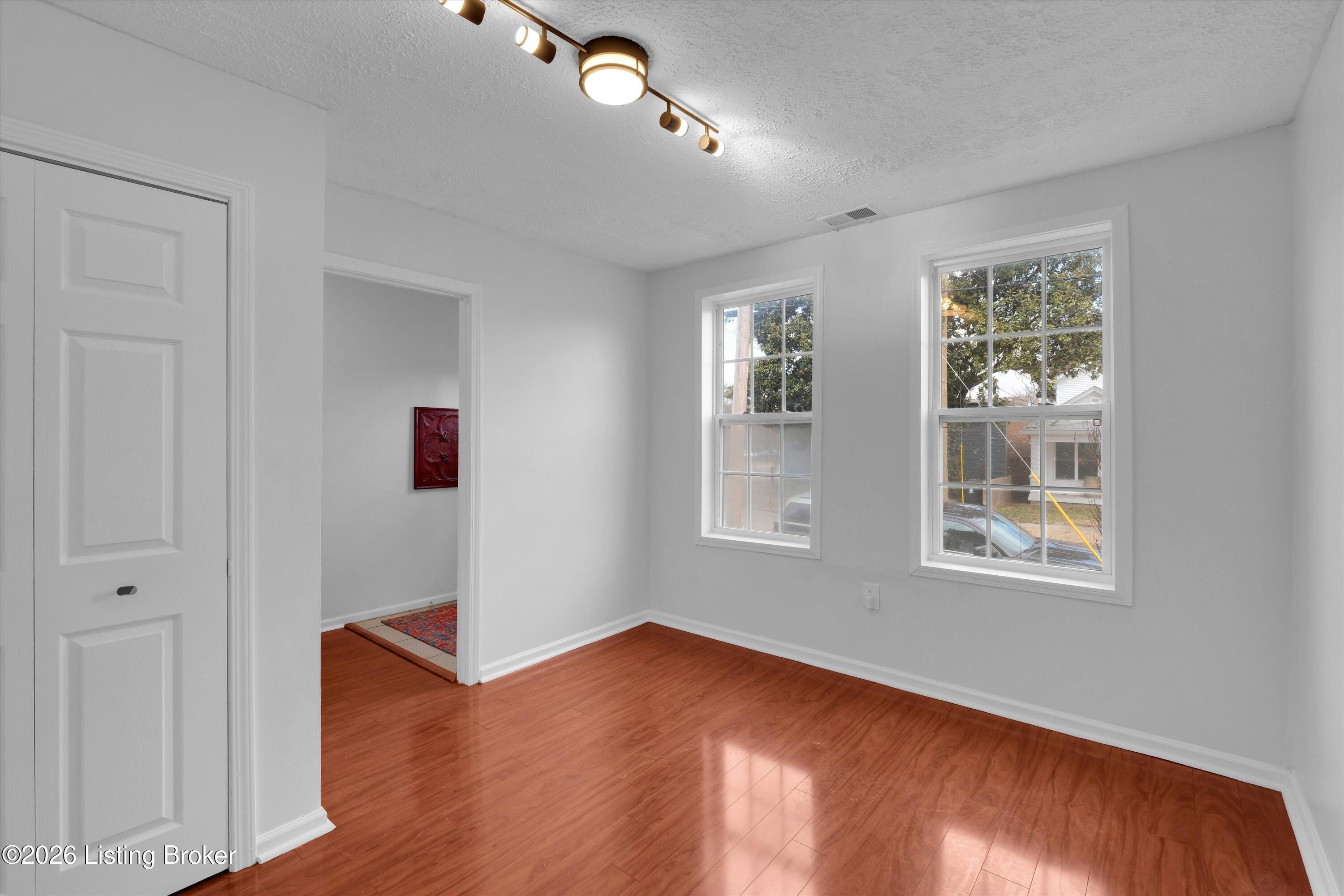 1108 Schiller Ave Property Photo 6