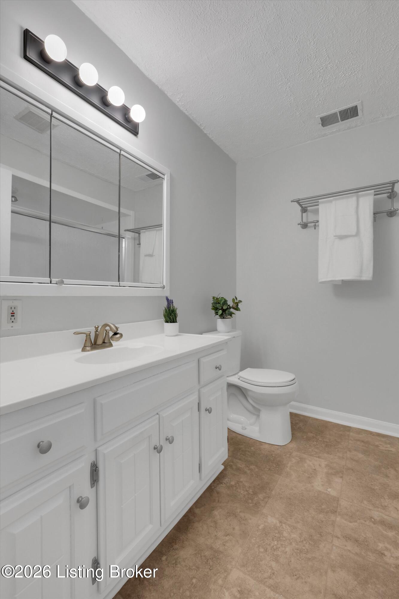 1108 Schiller Ave Property Photo 10
