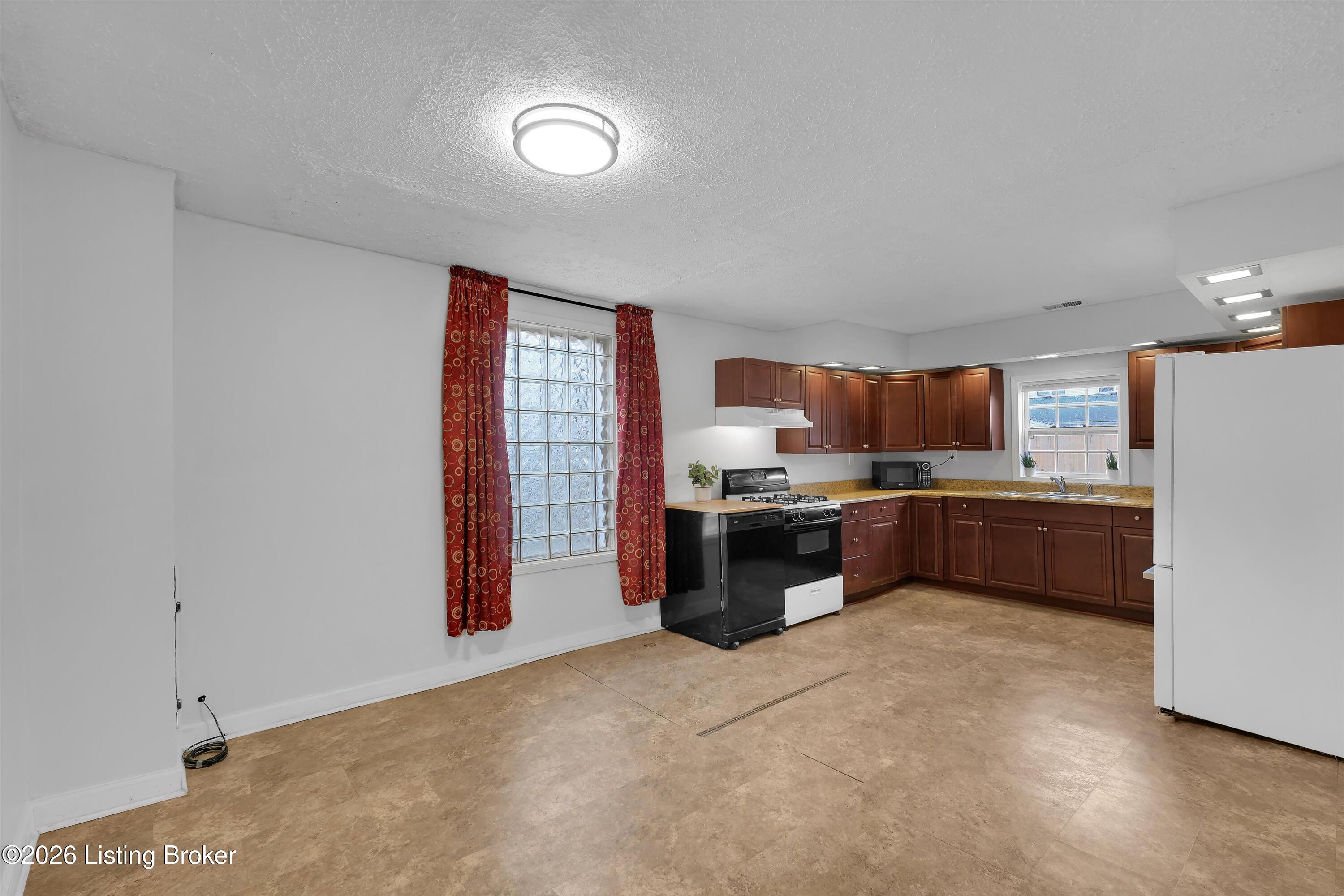 1108 Schiller Ave Property Photo 13