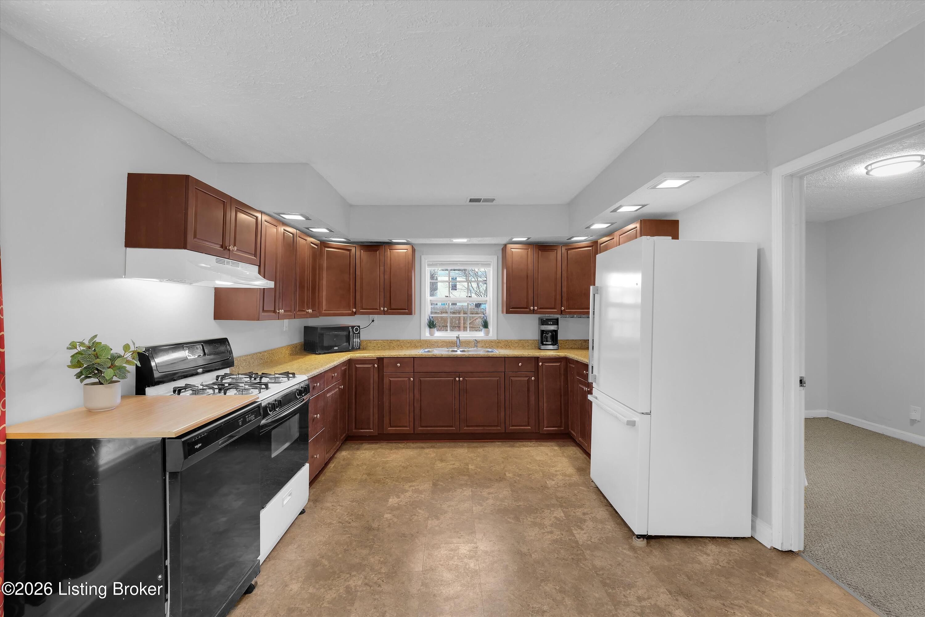 1108 Schiller Ave Property Photo 14