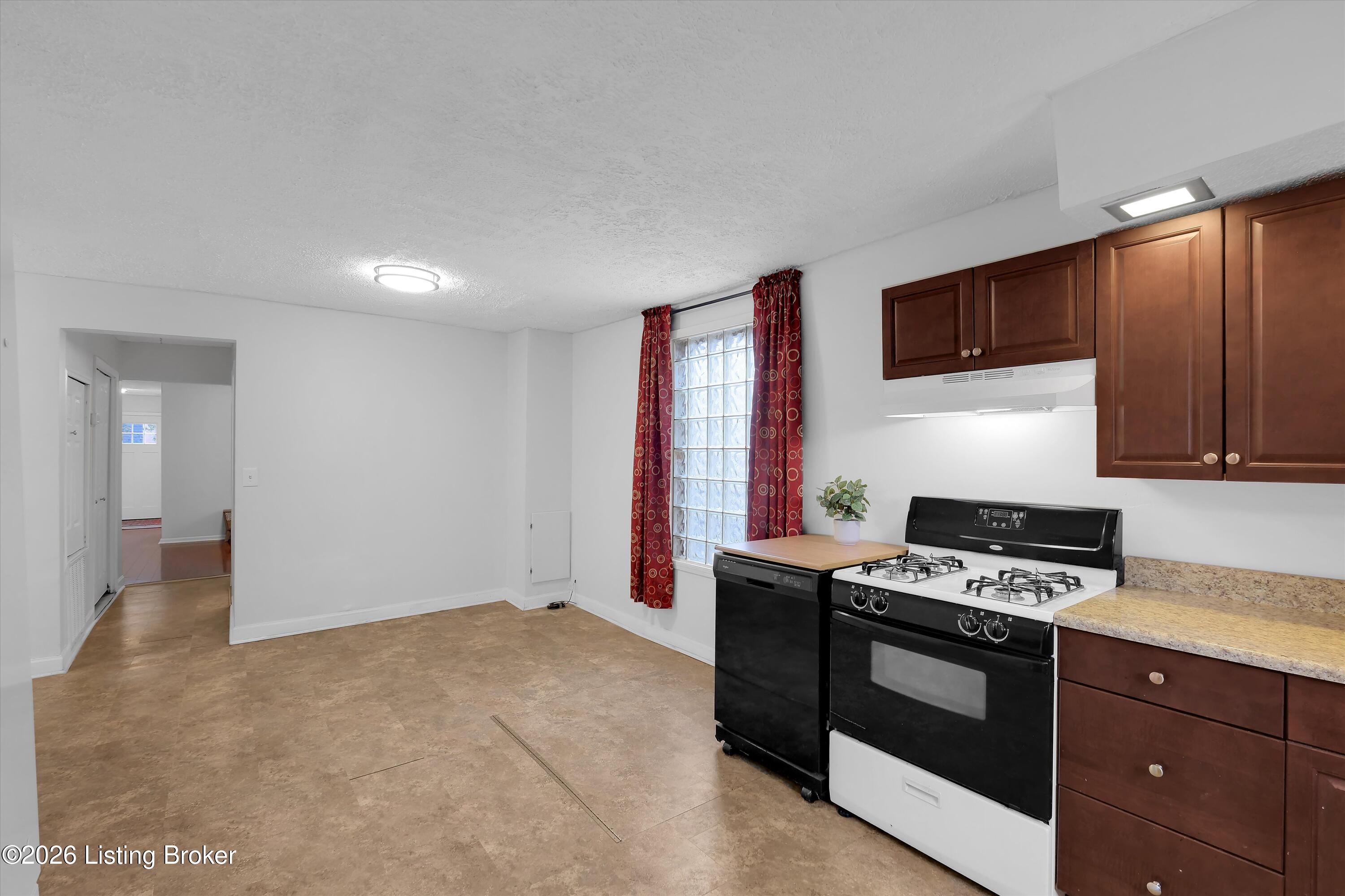 1108 Schiller Ave Property Photo 15