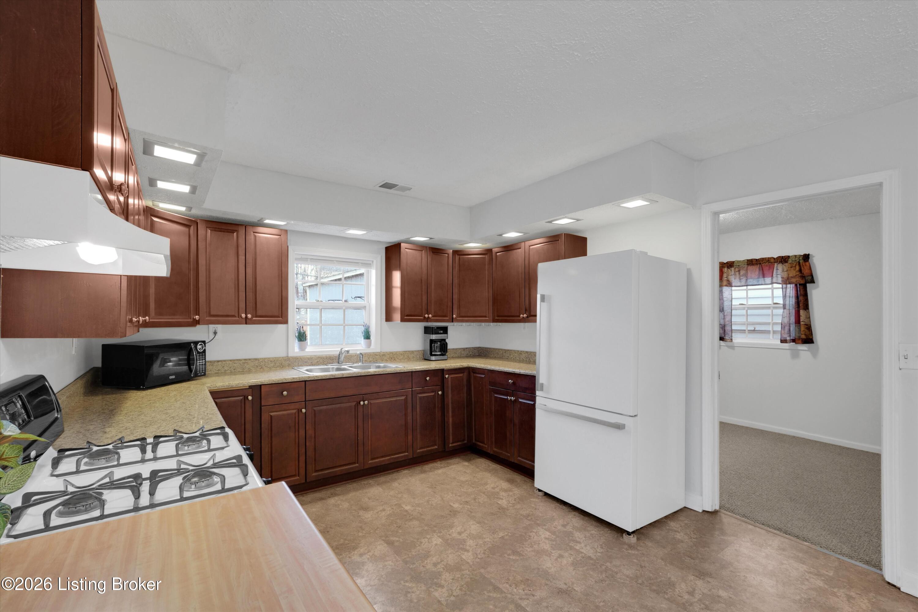 1108 Schiller Ave Property Photo 17