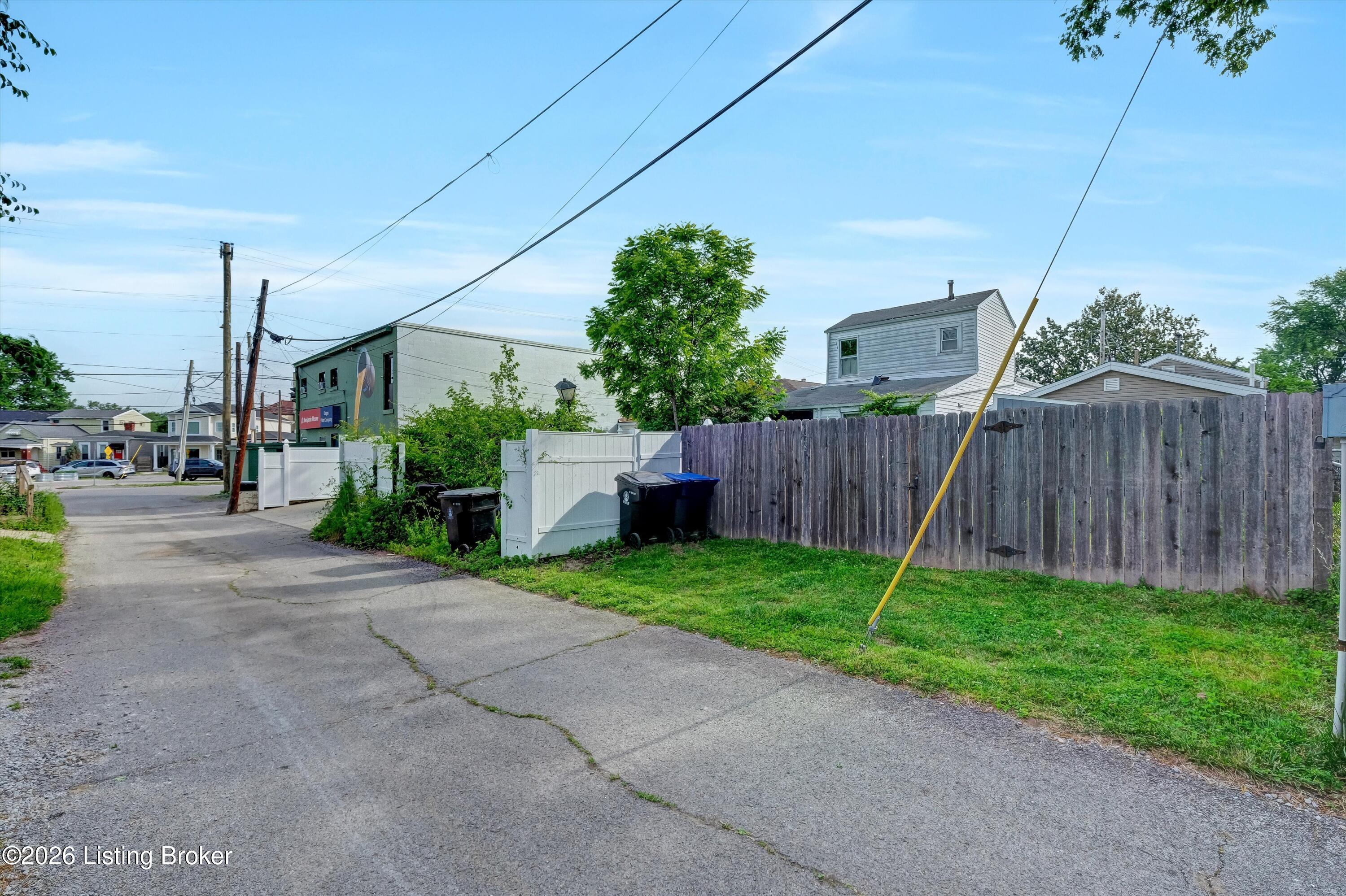 1108 Schiller Ave Property Photo 27