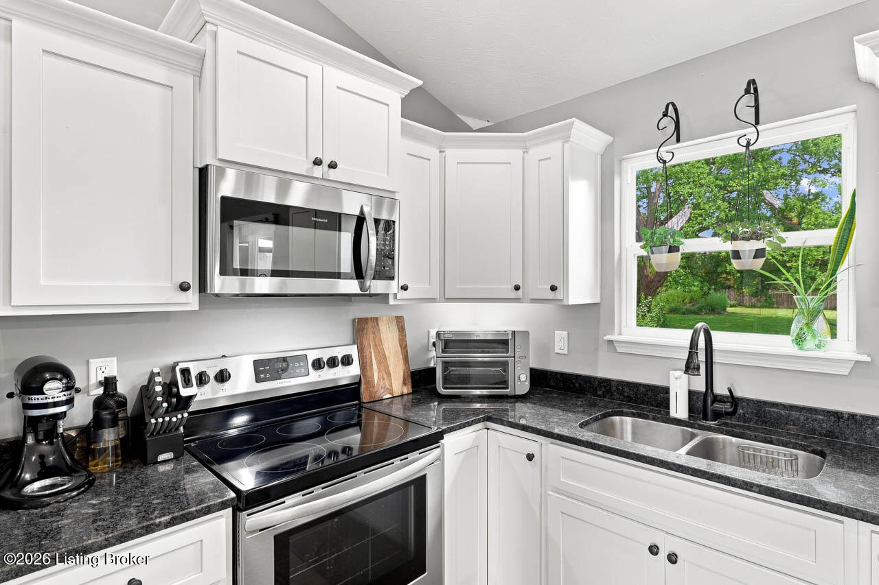 323 House Ln Property Photo 11