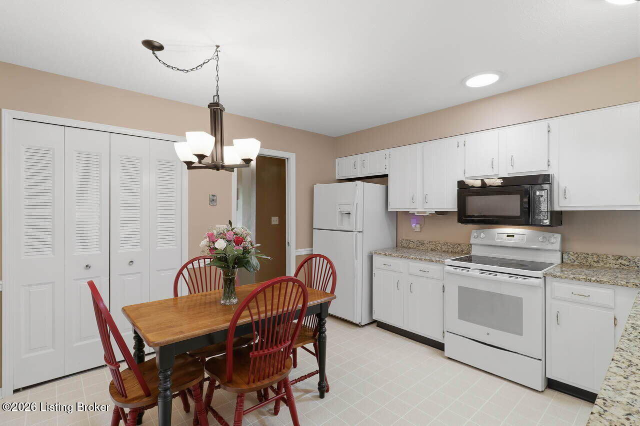 1006 Ambridge Dr Property Photo 8