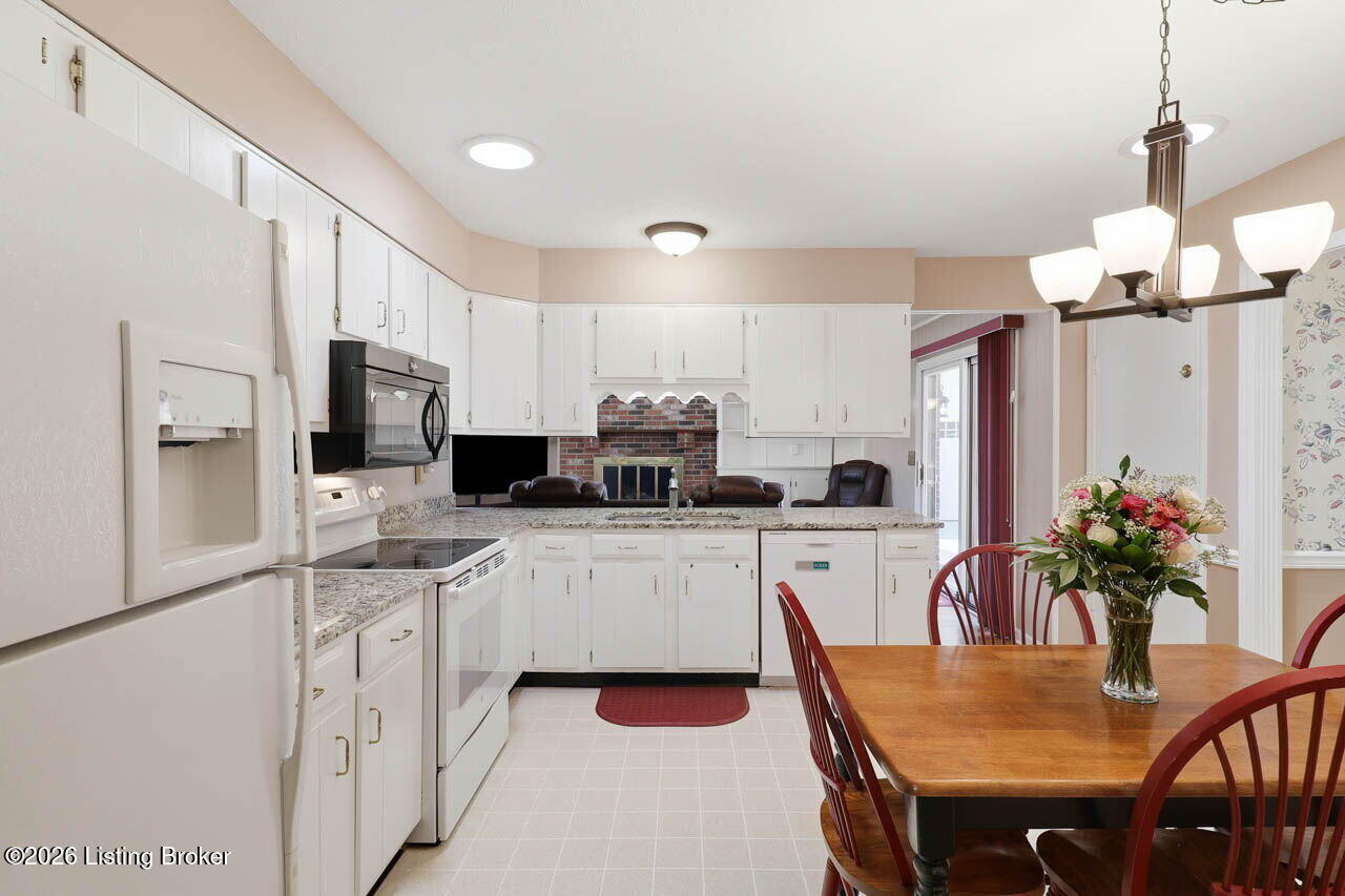 1006 Ambridge Dr Property Photo 10