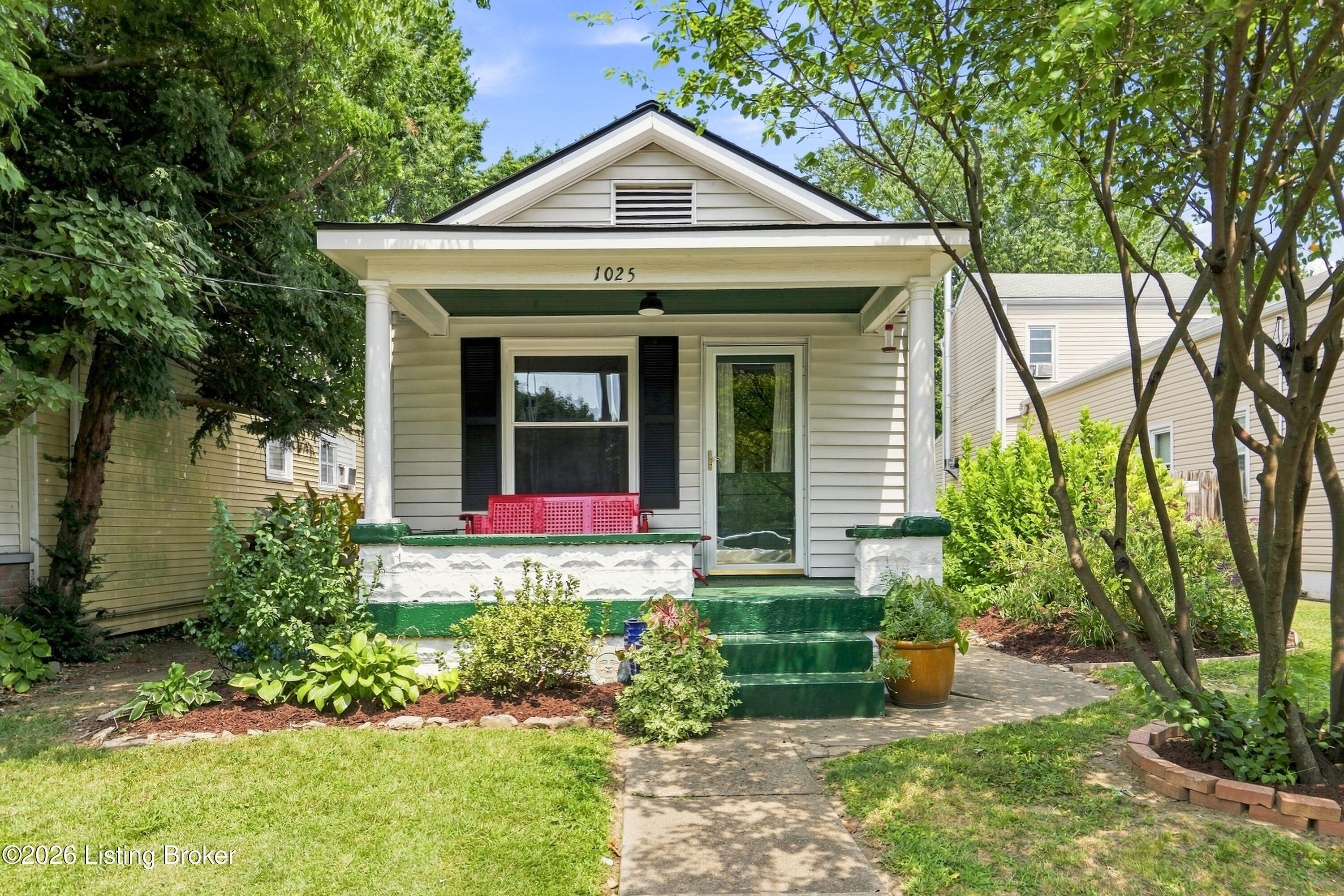 1025 E Burnett Ave Property Photo 1