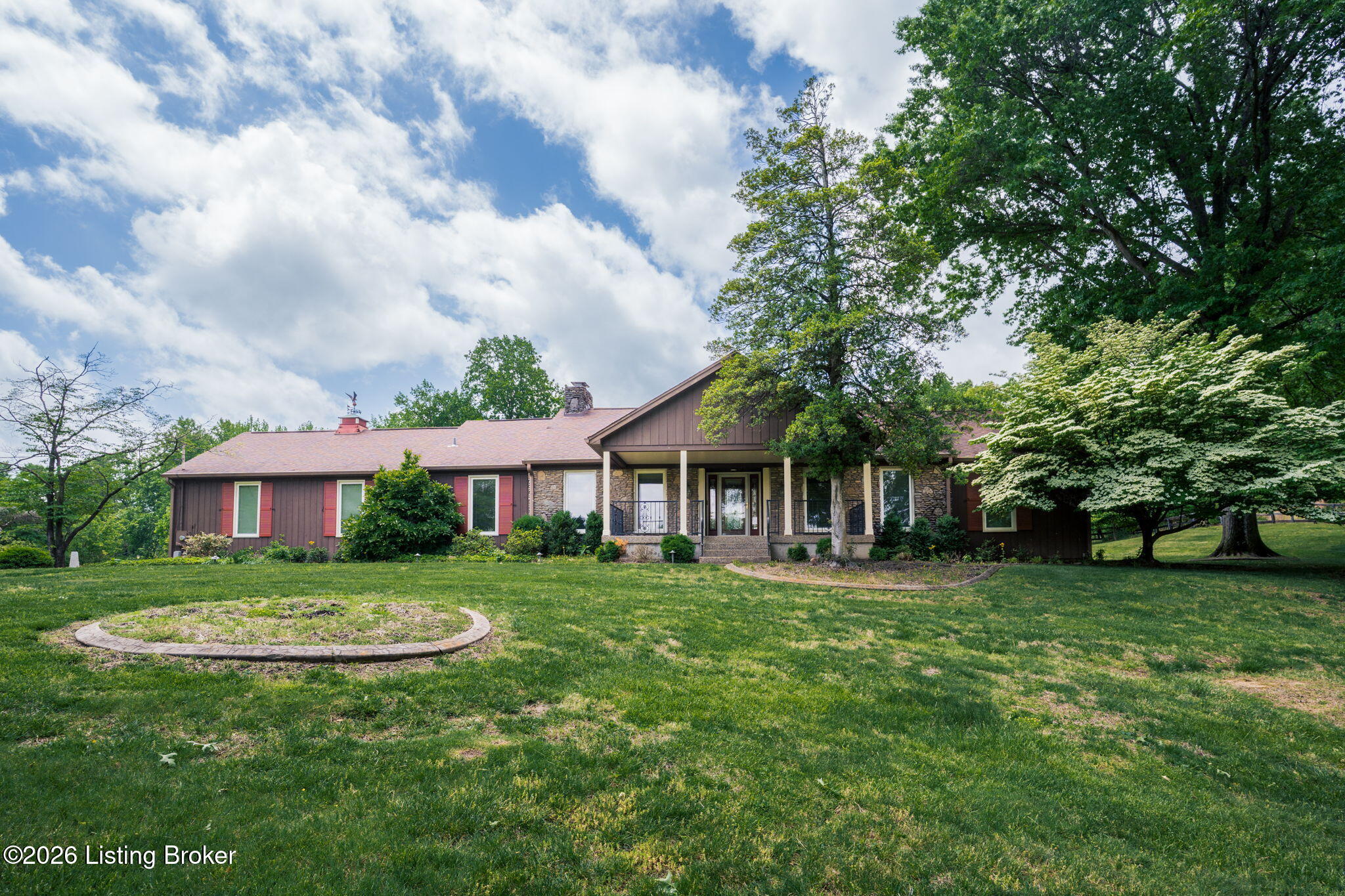 2711 Parkwood Rd Property Photo 2
