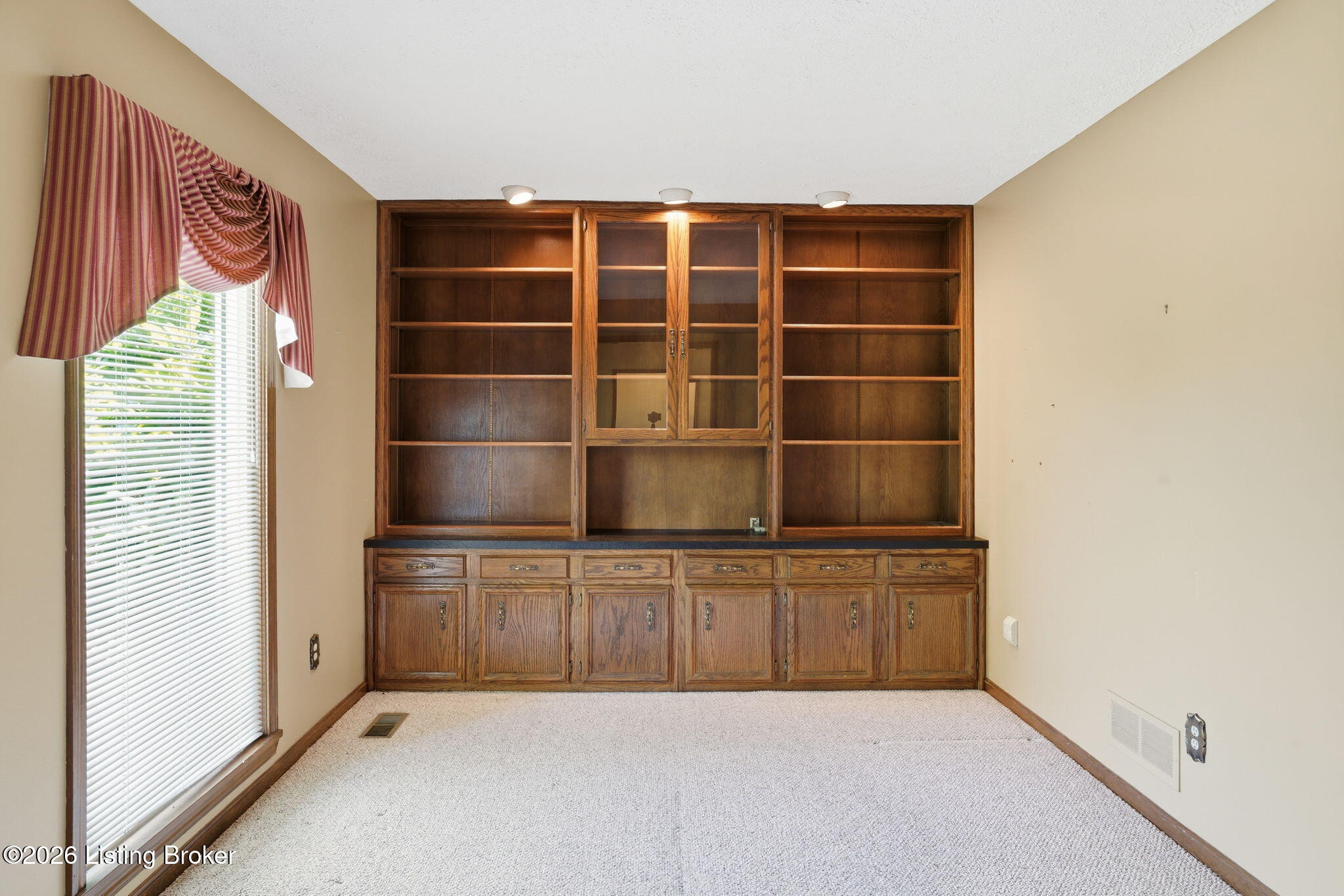 2711 Parkwood Rd Property Photo 11