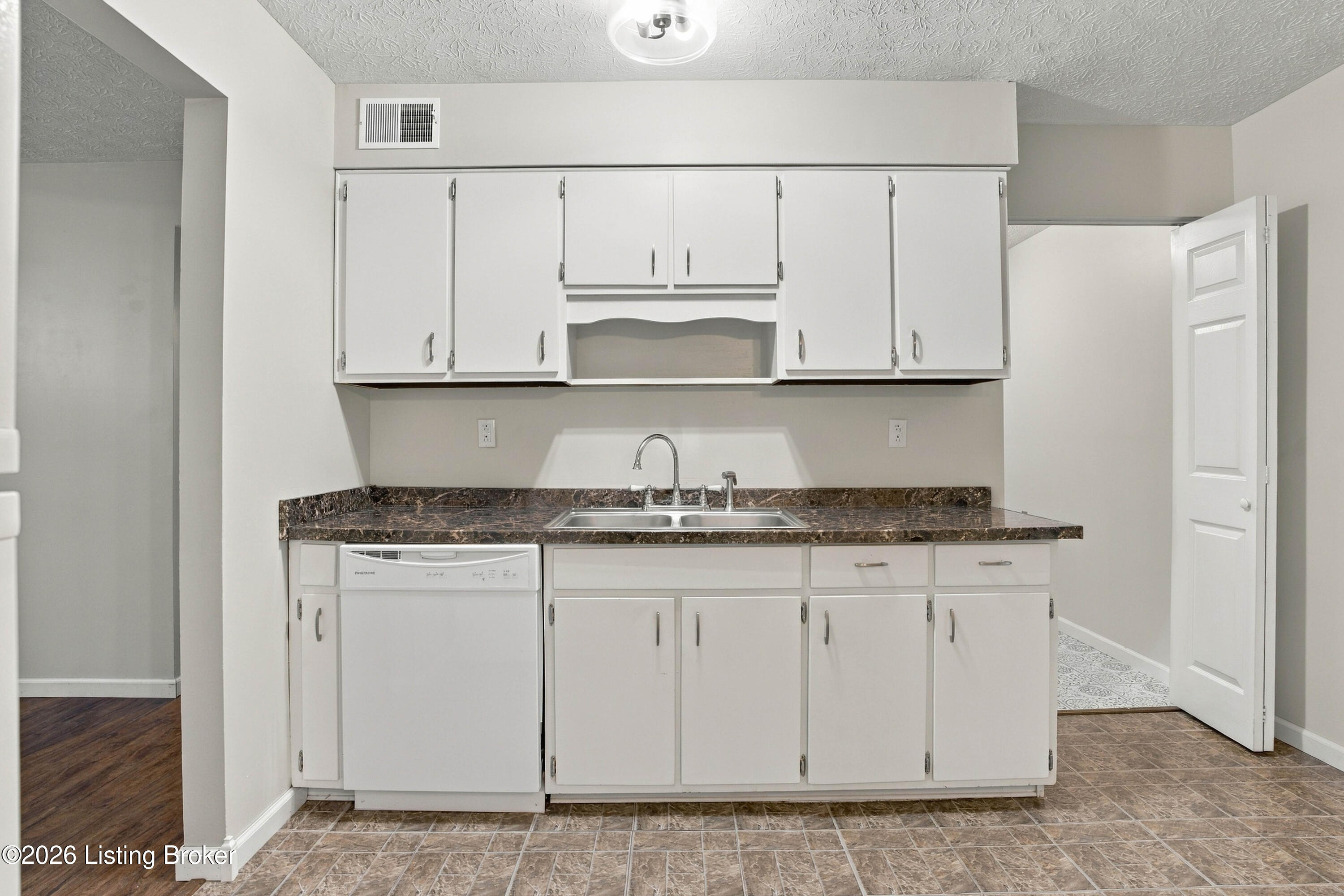 1196 Flatlick Rd Property Photo 11