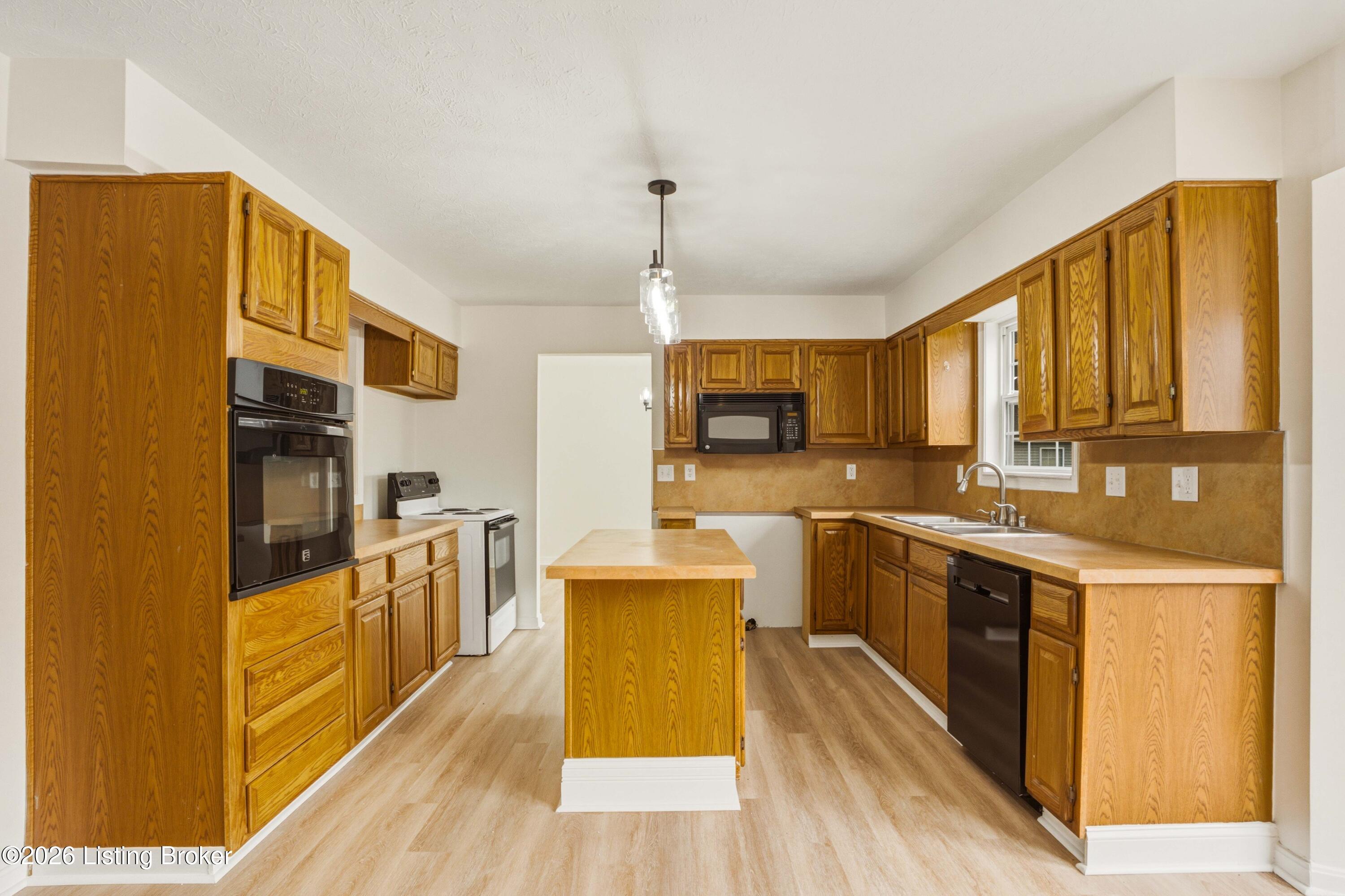 9720 Springwater Ct Property Photo 14