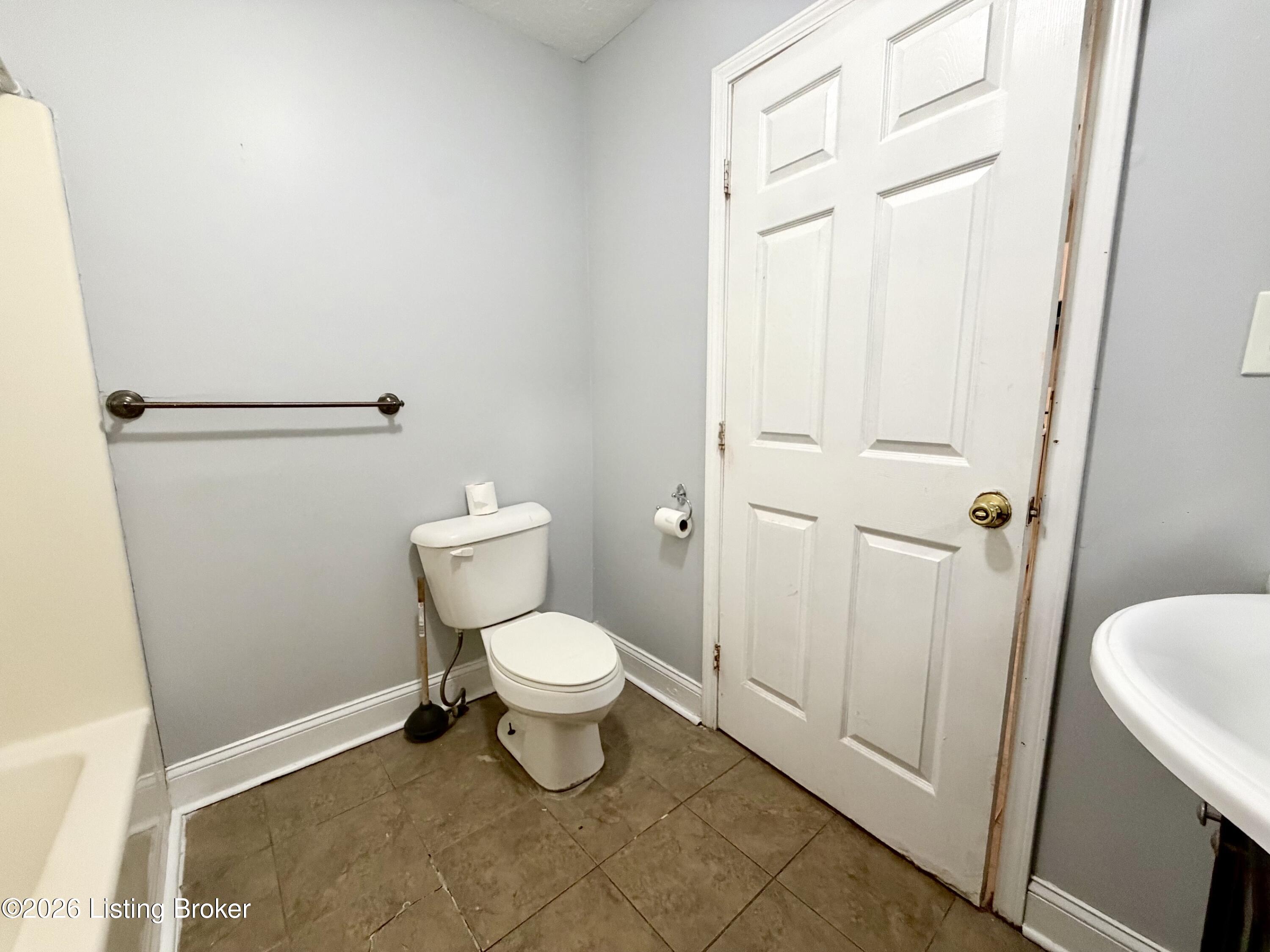 2328 Magazine St Property Photo 9