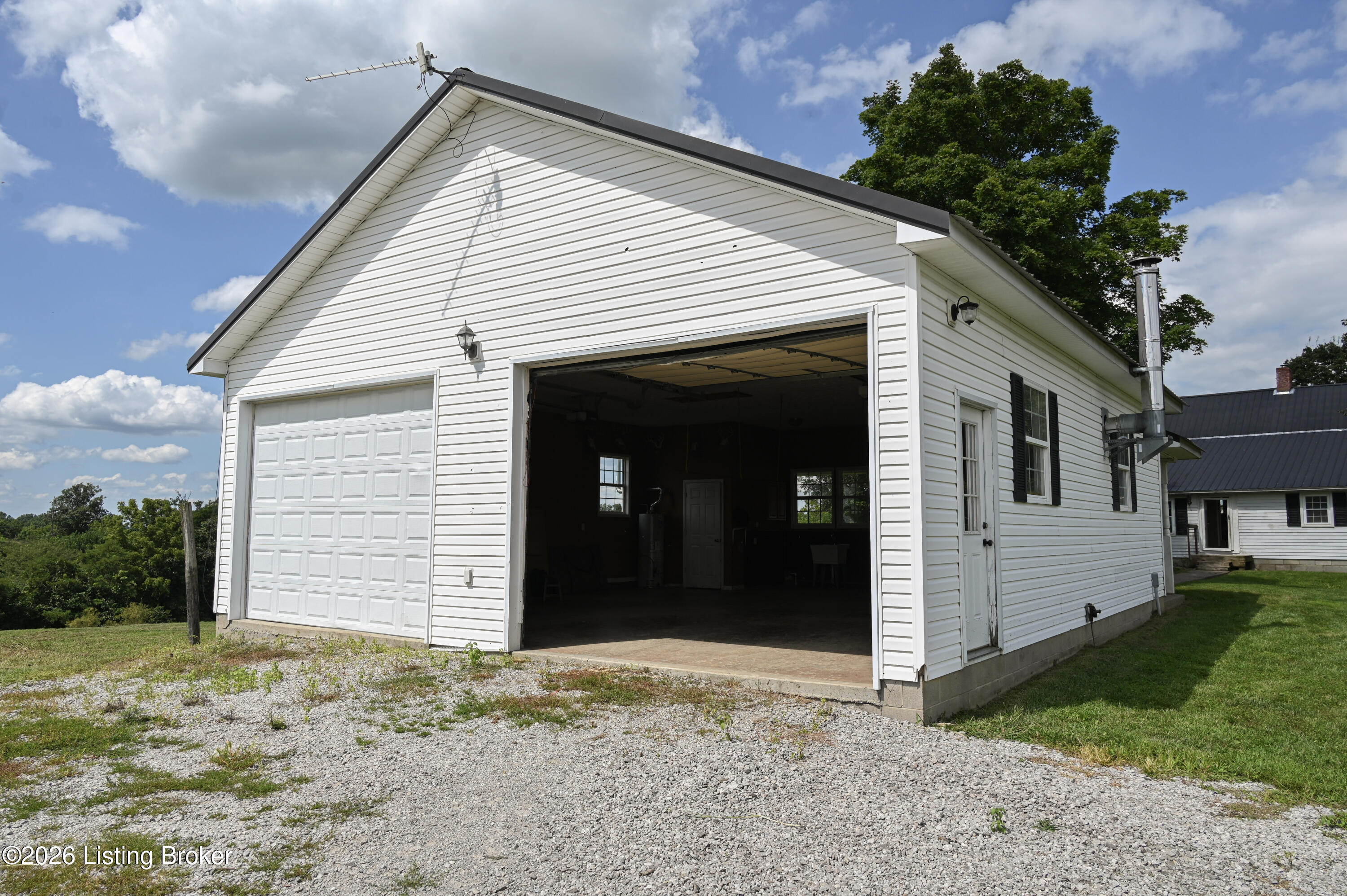 3979 Baker Ridge Rd Property Photo 3