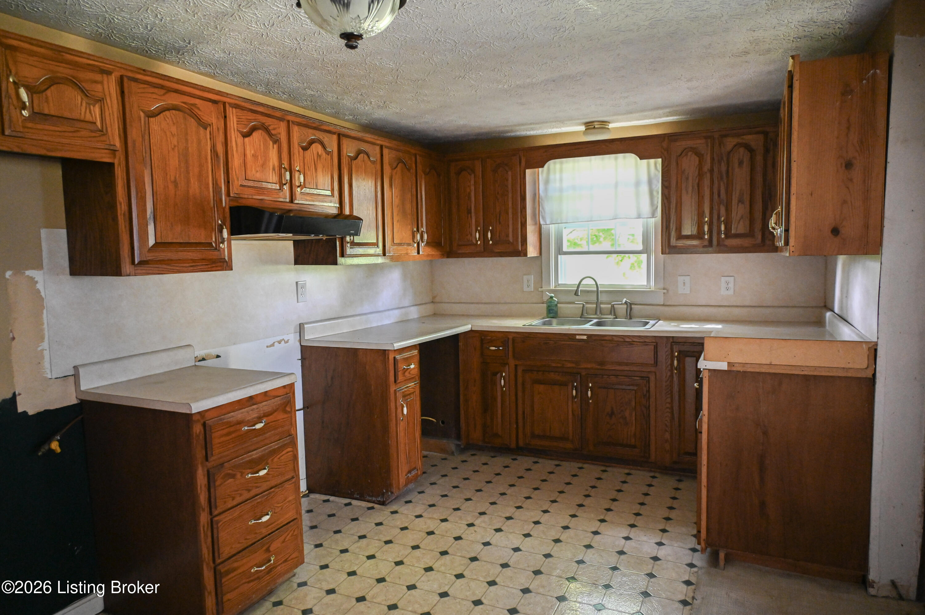 3979 Baker Ridge Rd Property Photo 5
