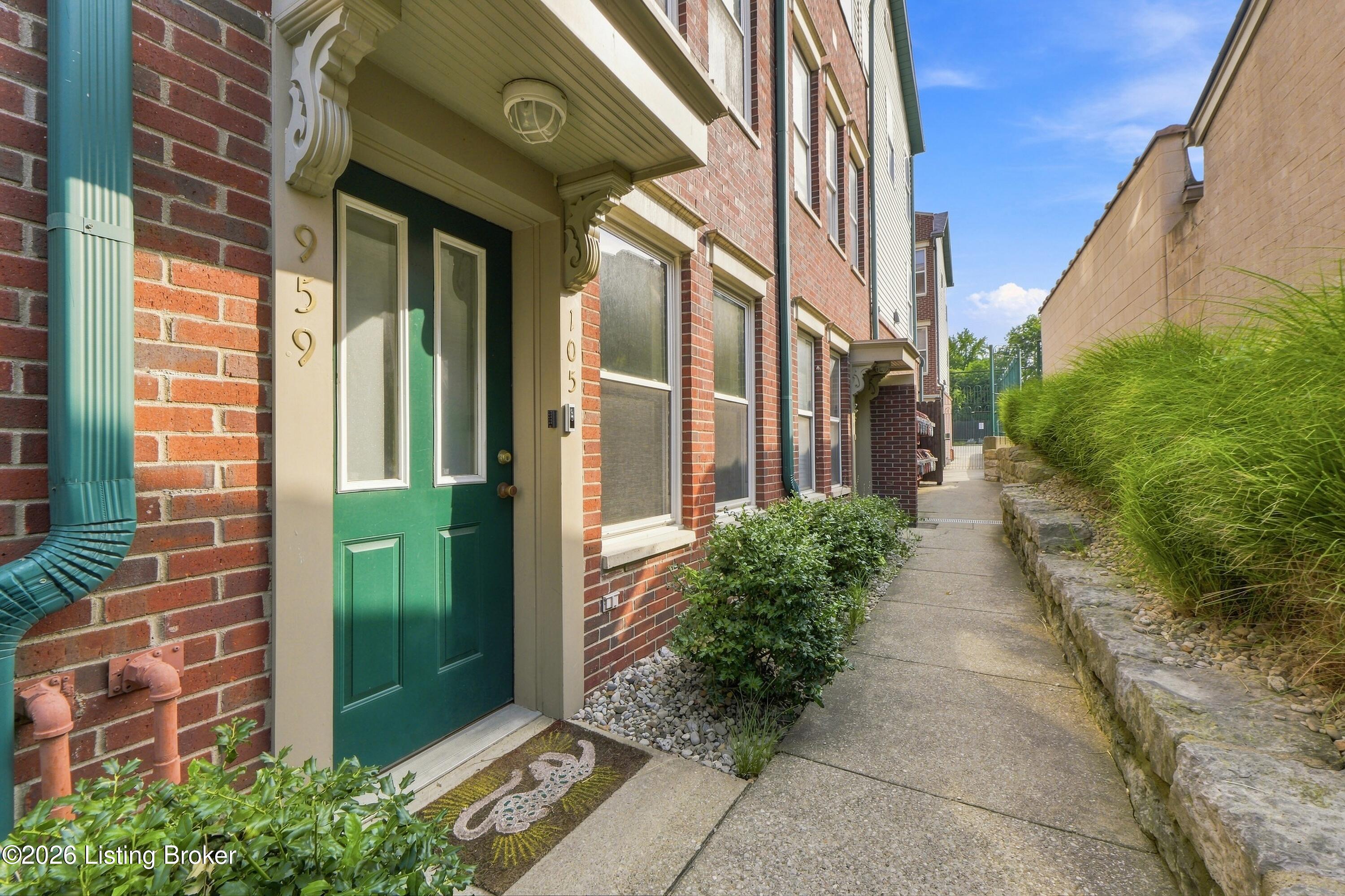 959 Baxter Ave 105