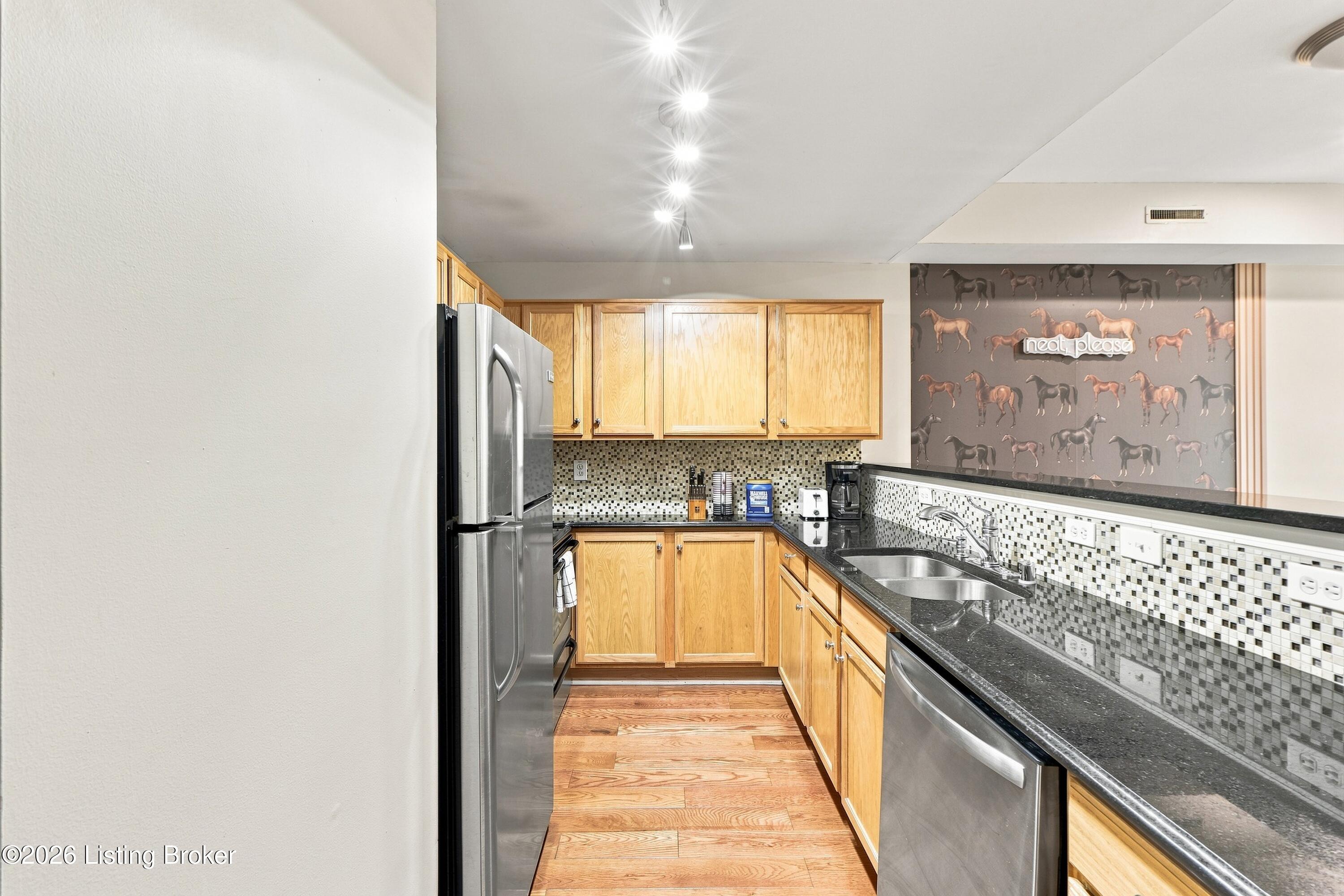 959 Baxter Ave 105 Property Photo 12