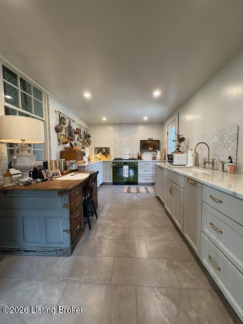 550 Greer Ln Property Photo 16